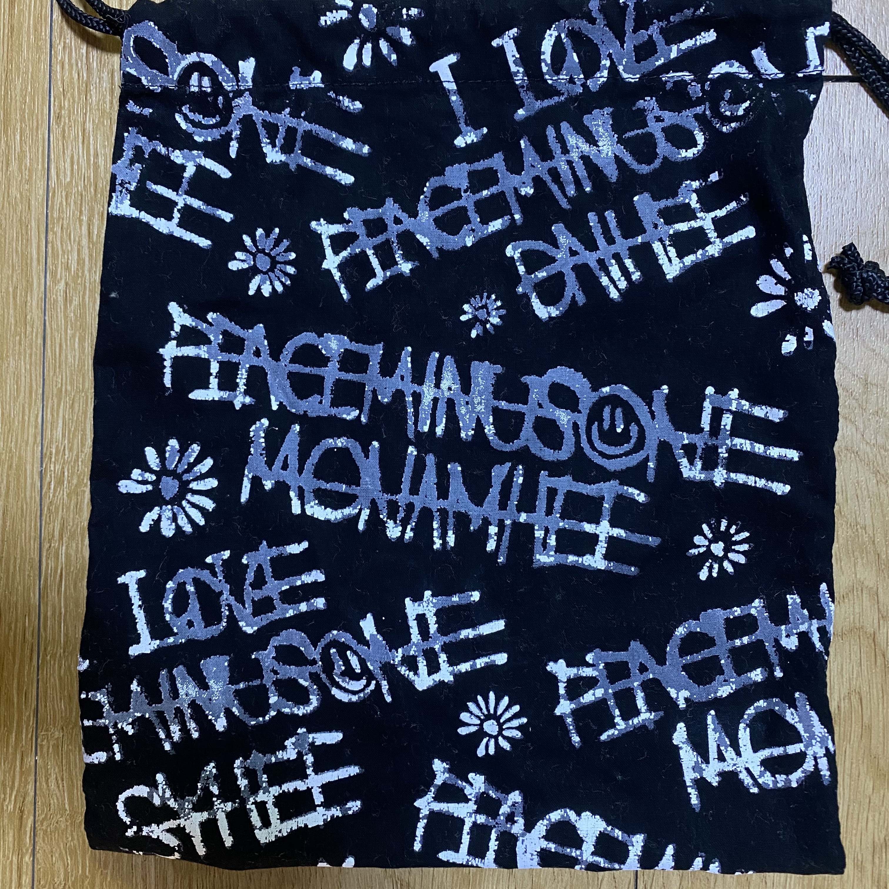Monamhee x Peaceminusone Gift Drawstring Bag 착용 스타일