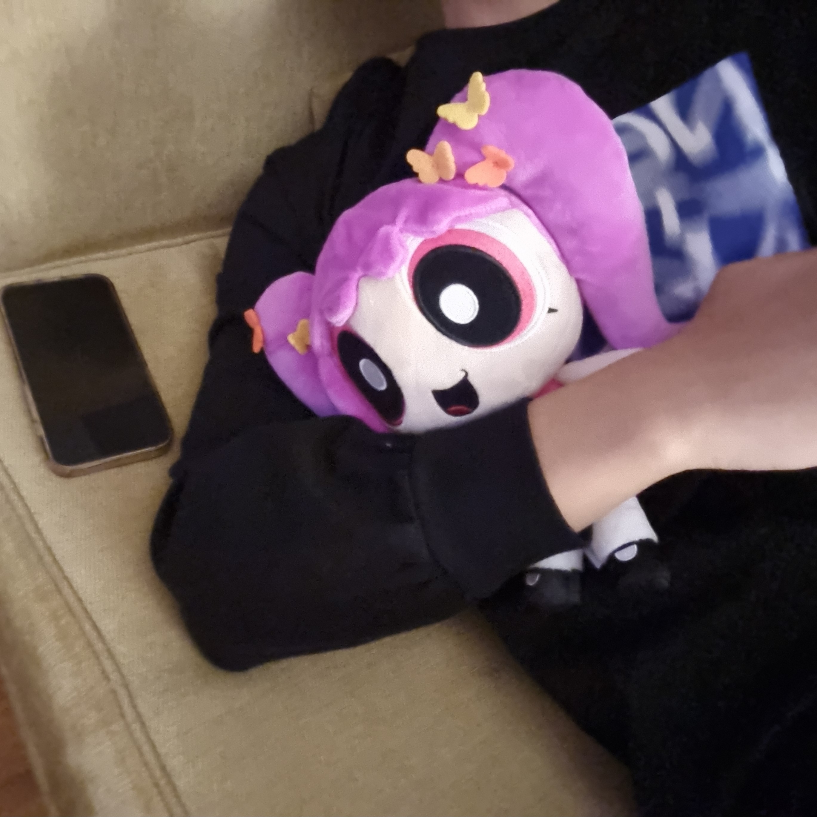 Newjeans x The Powerpuff Girls Doll Medium Hanni, NewJeans x Hiroshi Fujiwara Coller L/S T-Shirt Ver. 1 Black 착용 스타일 - 1