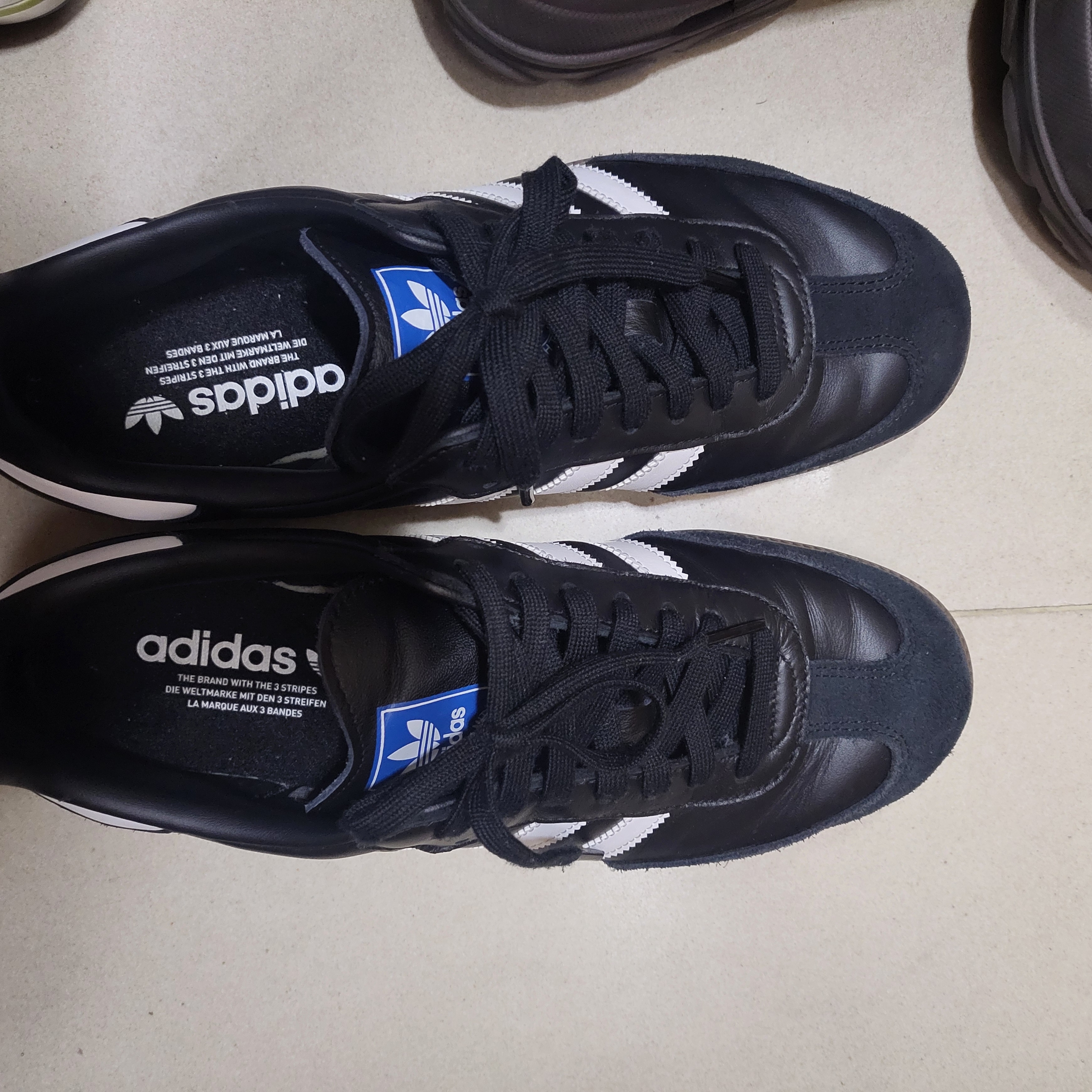 Adidas Samba OG Black White Gum 착용 스타일