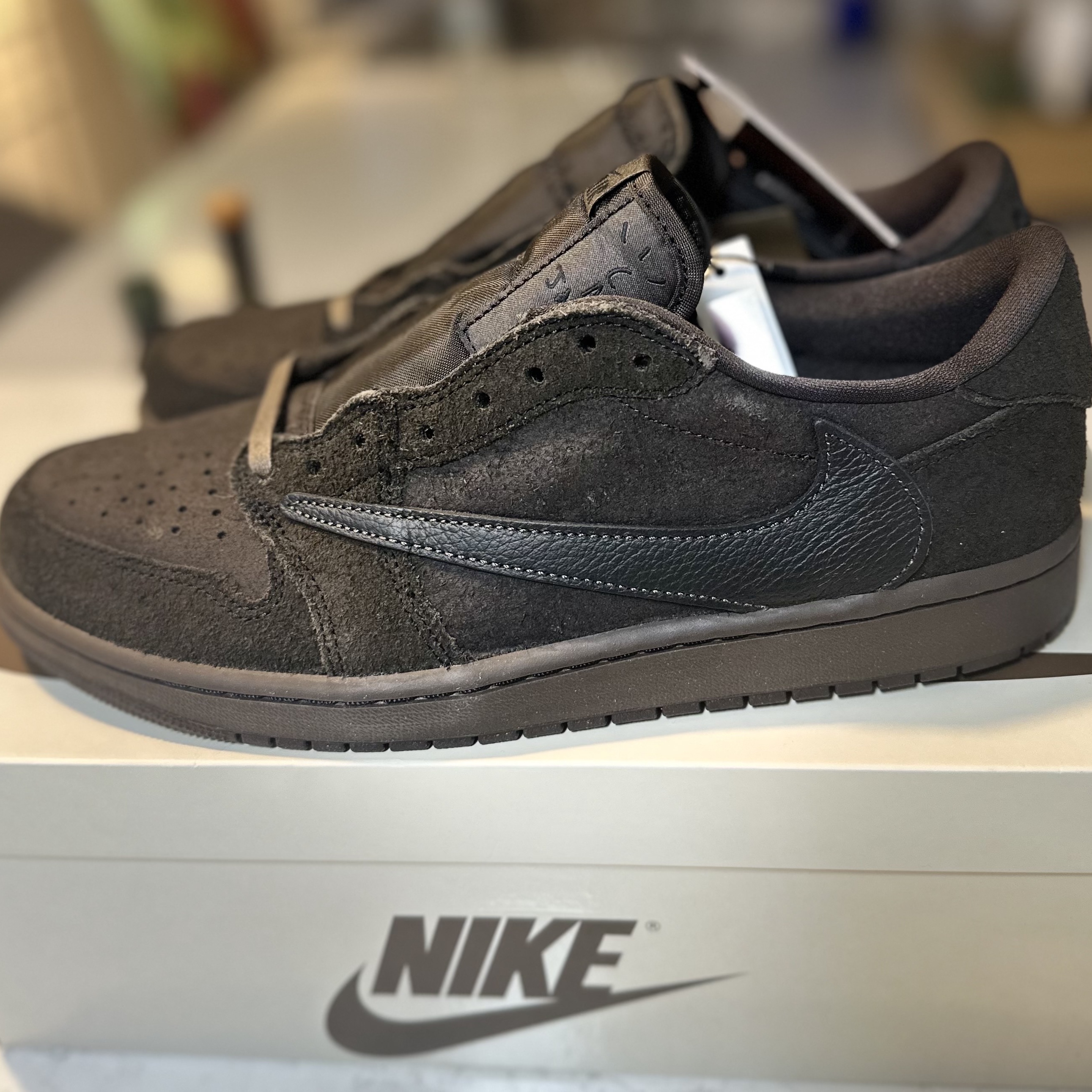 Jordan 1 x Travis Scott Retro Low OG SP Velvet Brown and Dark Mocha 착용 스타일 - 5