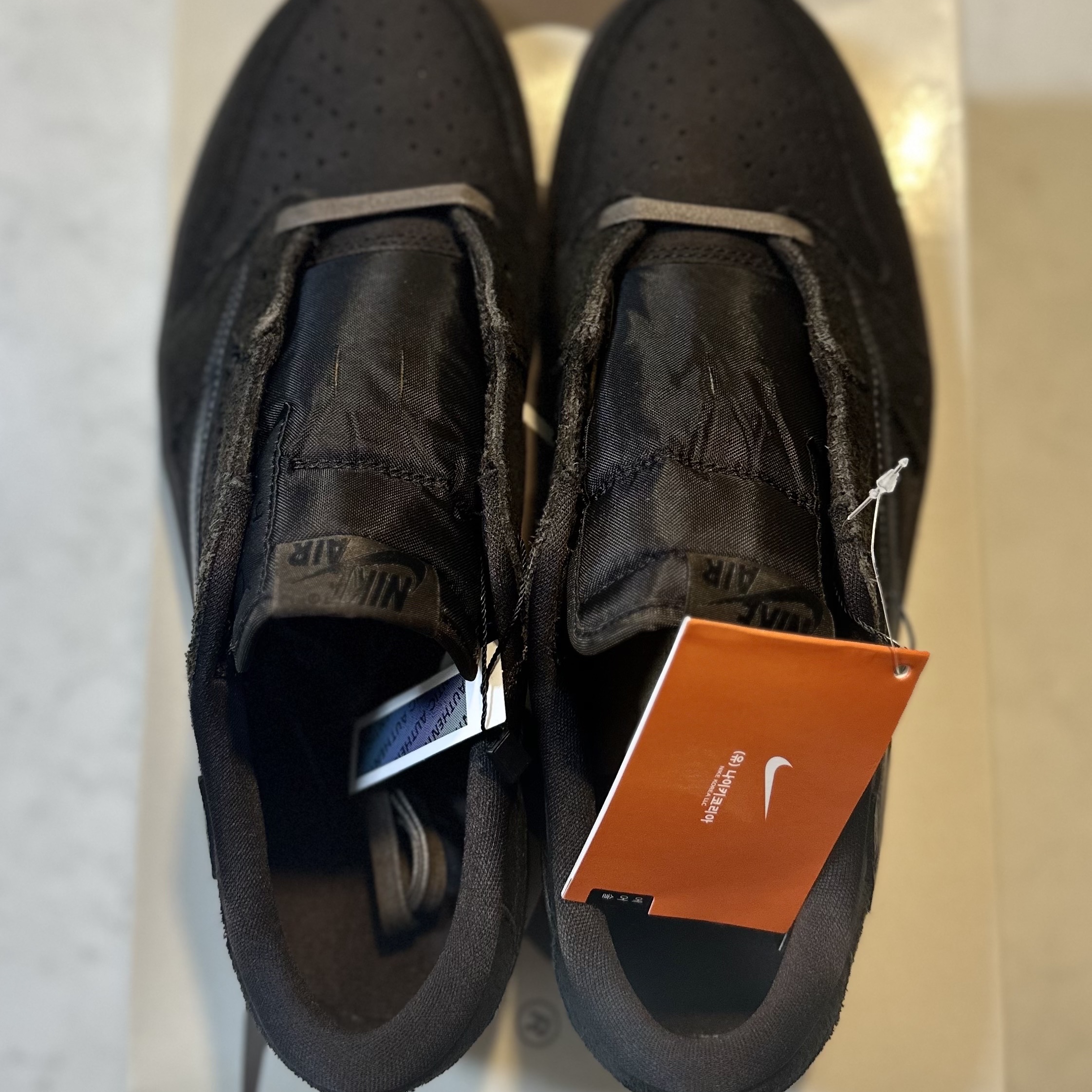 Jordan 1 x Travis Scott Retro Low OG SP Velvet Brown and Dark Mocha 착용 스타일 - 1