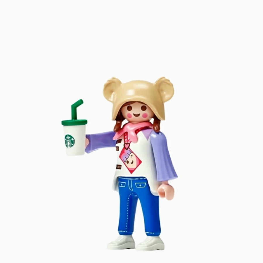 Starbucks x Playmobil Buddy Kim 착용 스타일 - 2