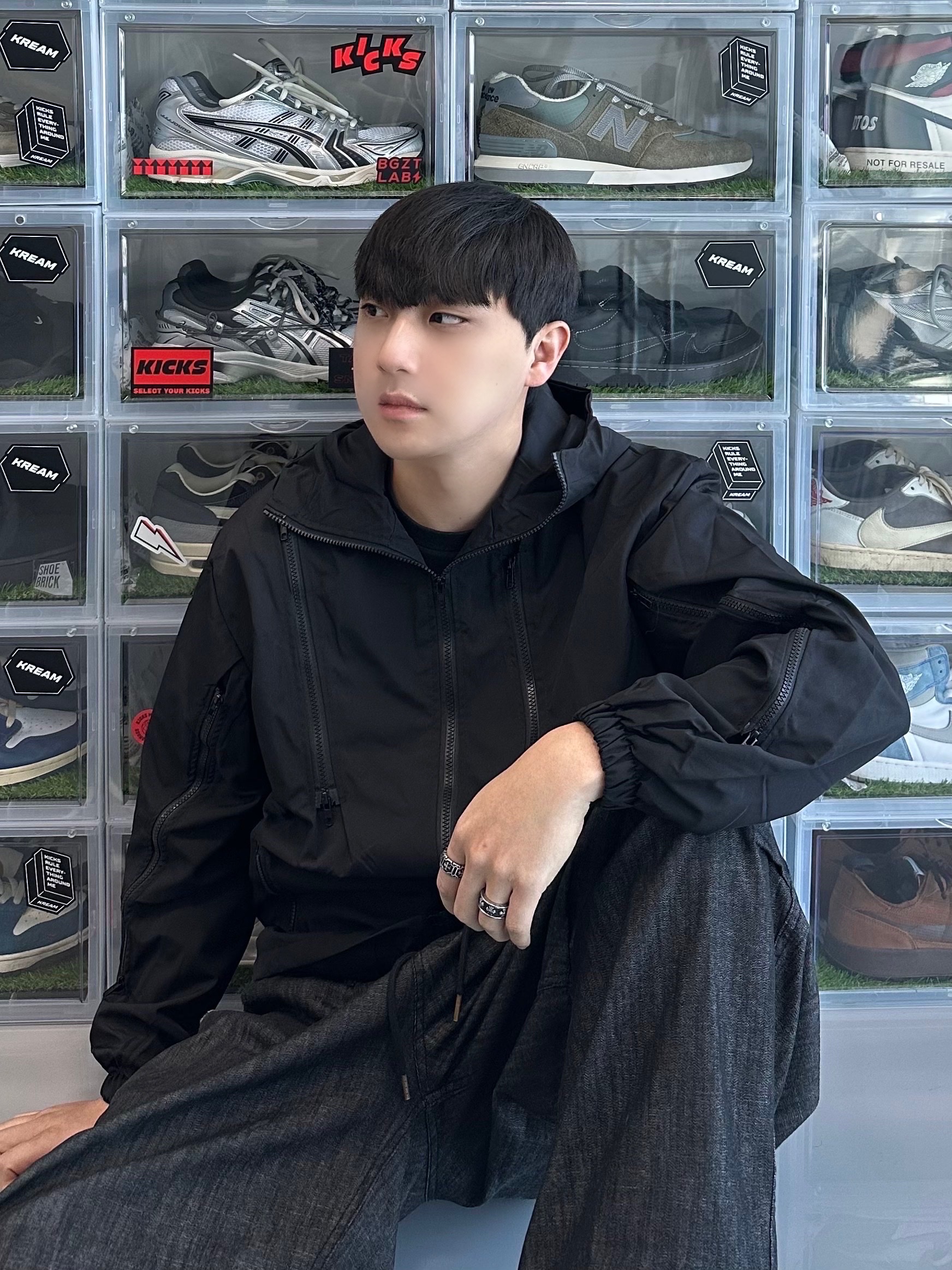 Asics x JJJJound Gel-Kayano 14 Silver Black 착용 스타일 - 1