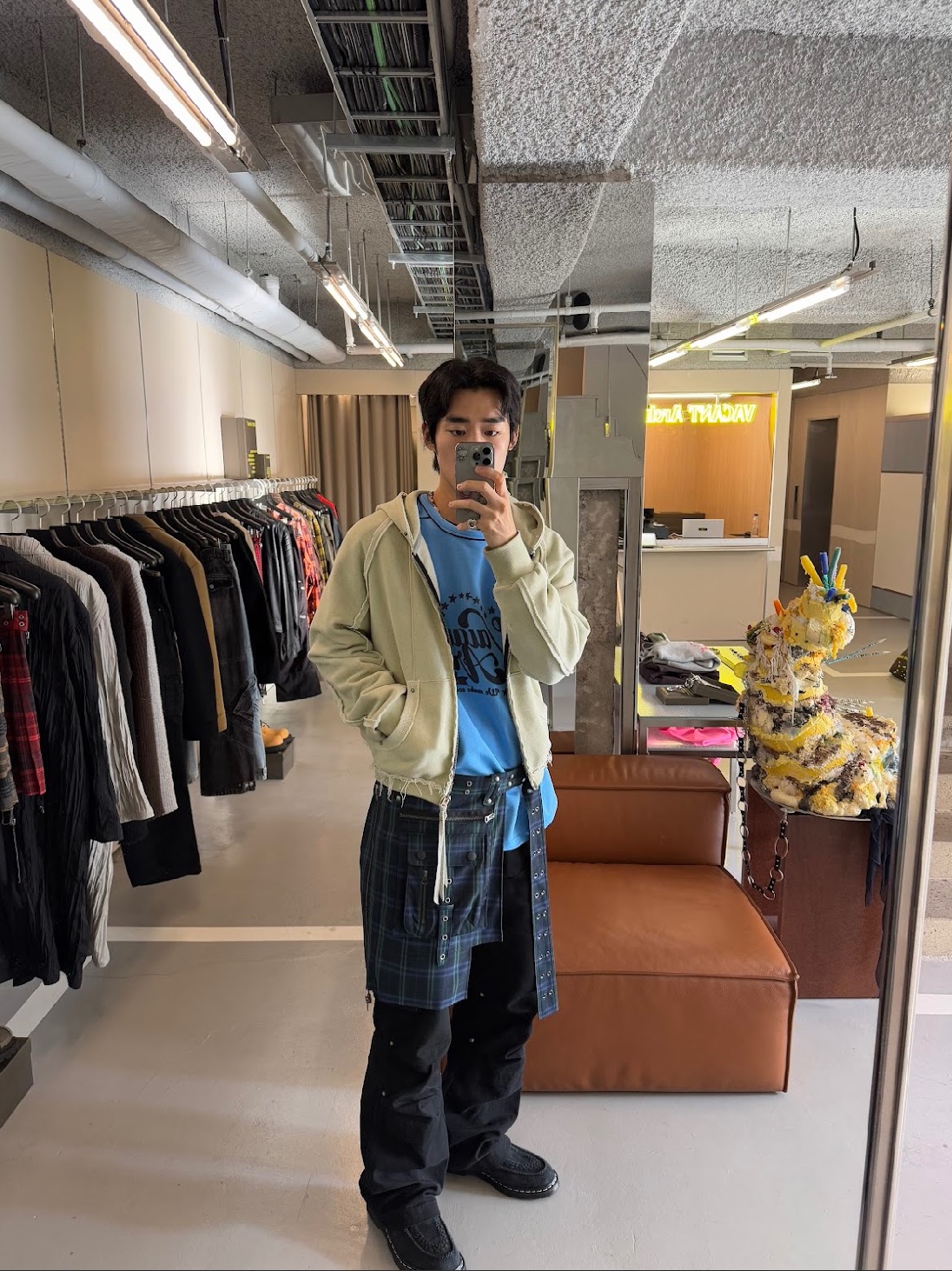 Vacant Archive Dias Inside-out Hood Zip-Up Yellow Green, Vacant Archive Dias Inside-out Hood Zip-Up Beige 착용 스타일