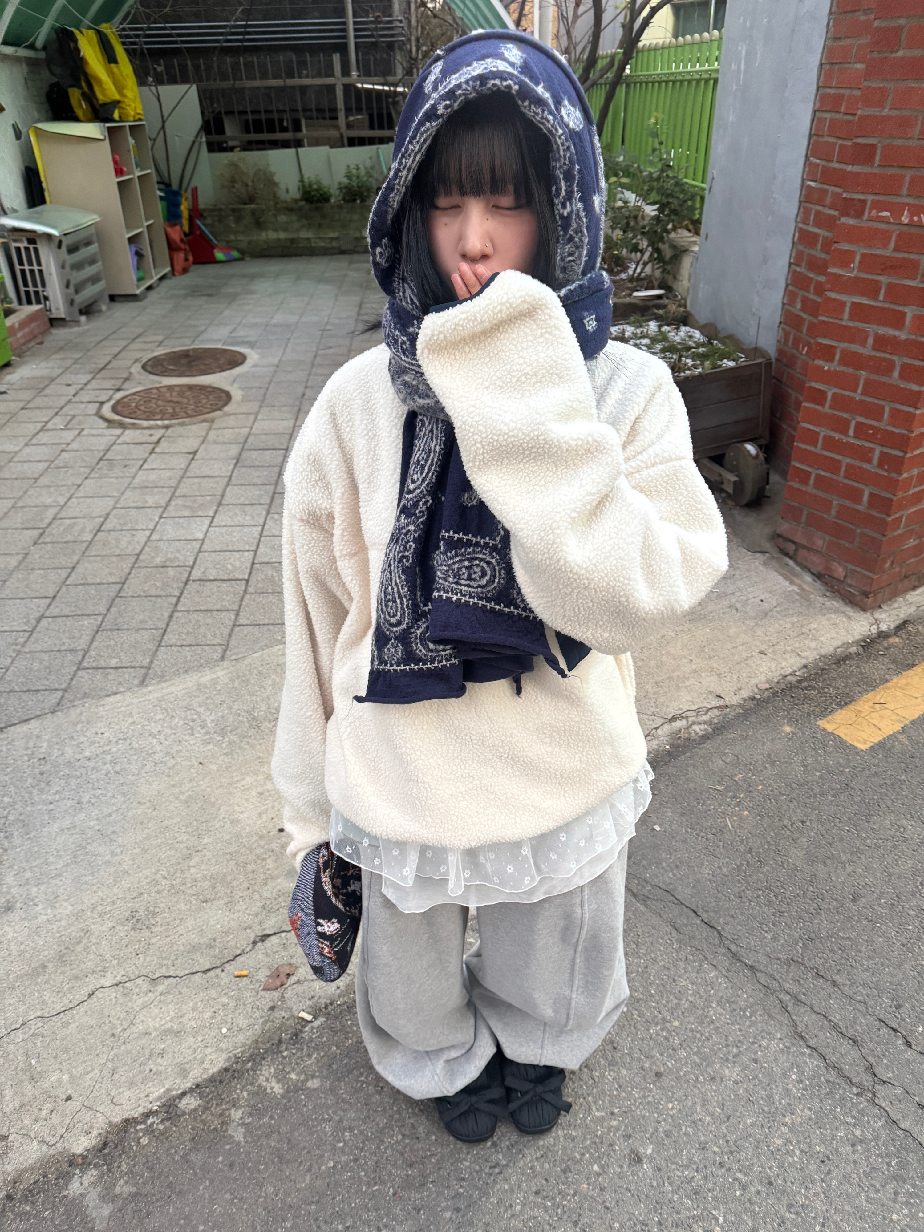 Subu x Perverze Multiple Winter Sandal Black 착용 스타일