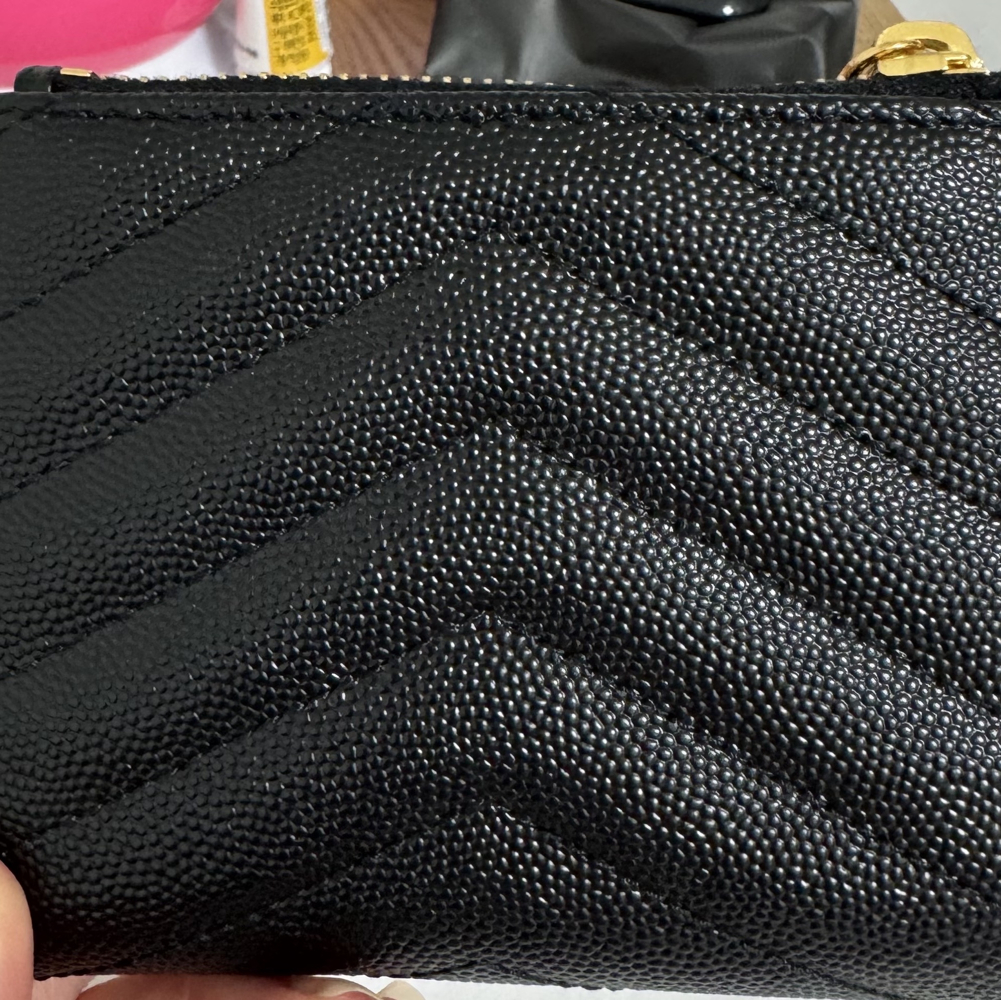 Saint Laurent Cassandre Matelasse Bi-fold Wallet in Grain de Poudre Embossed Leather Black, Saint Laurent Gold Monogram Card Case in Grain de Poudre Embossed Leather Black 착용 스타일 - 3