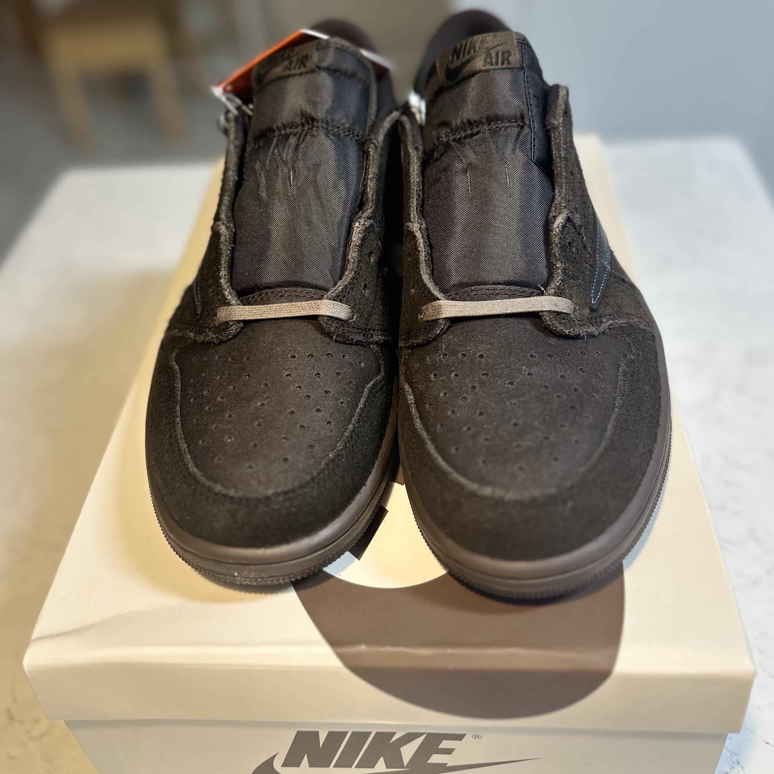 Jordan 1 x Travis Scott Retro Low OG SP Velvet Brown and Dark Mocha 착용 스타일 - 4