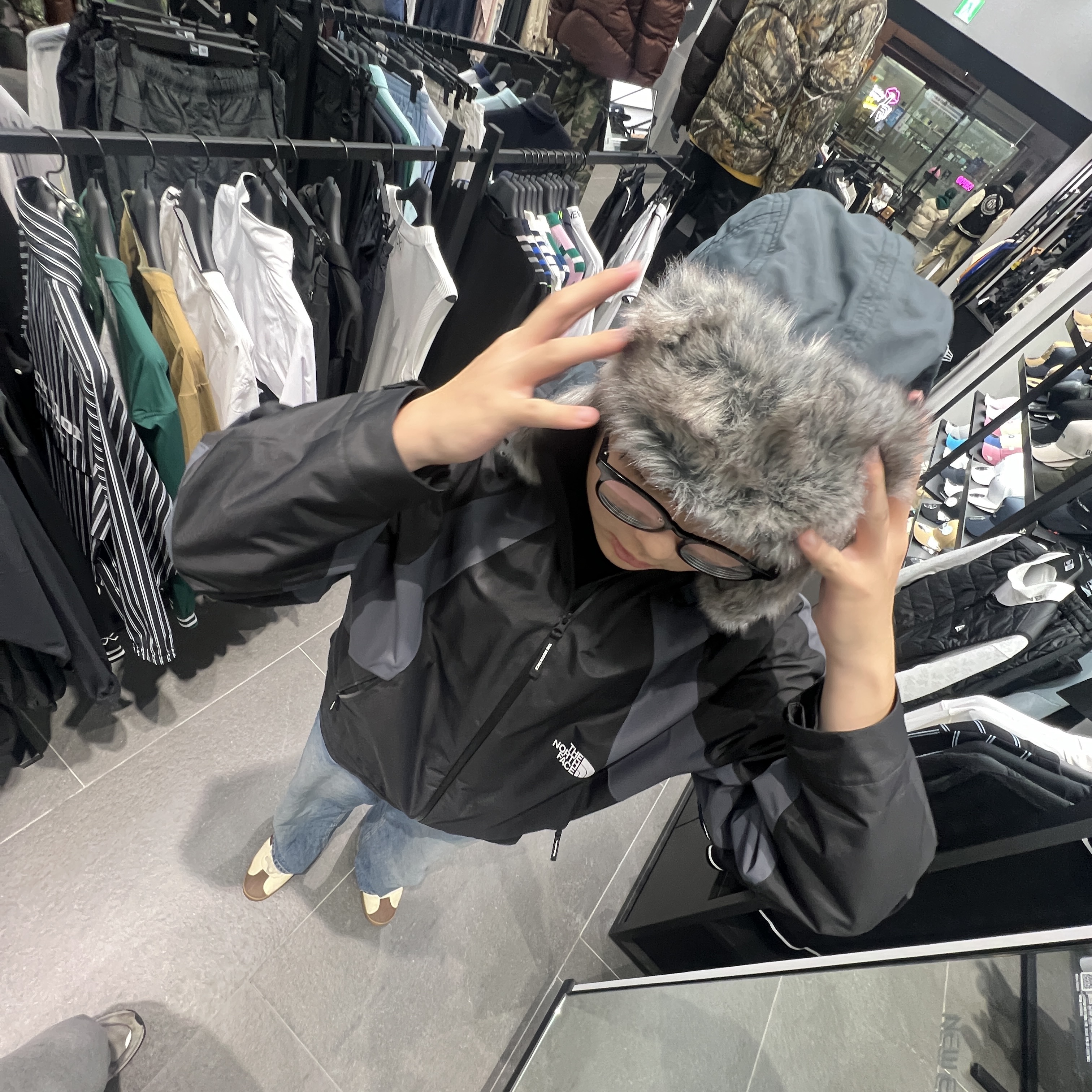 The North Face White Label Slope Jacket Dark Gray, Adidas VL Court 2.0 Cream Brown 착용 스타일