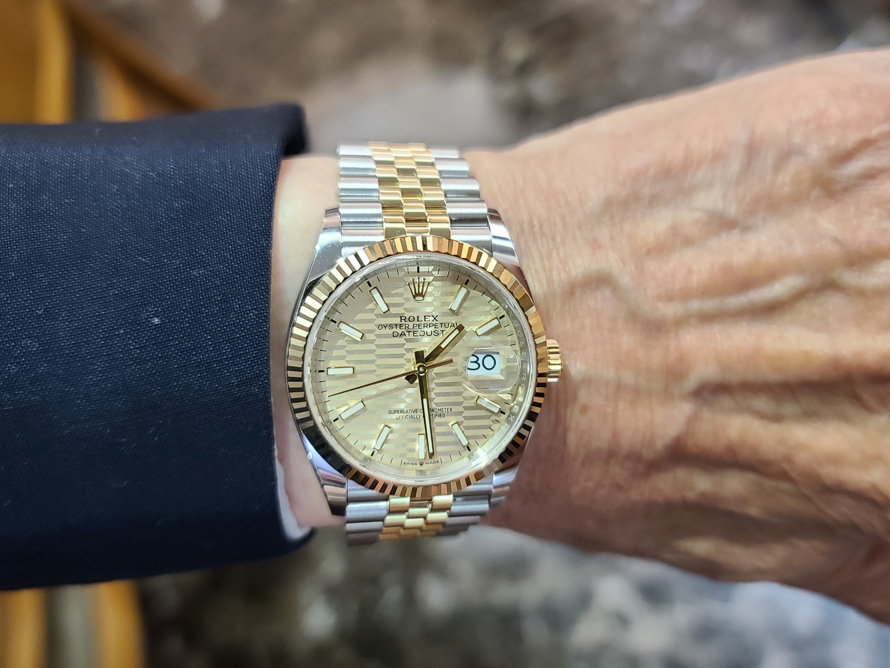 Rolex Datejust 36mm 126233 Fluted Motif Golden Jubilee 착용 스타일