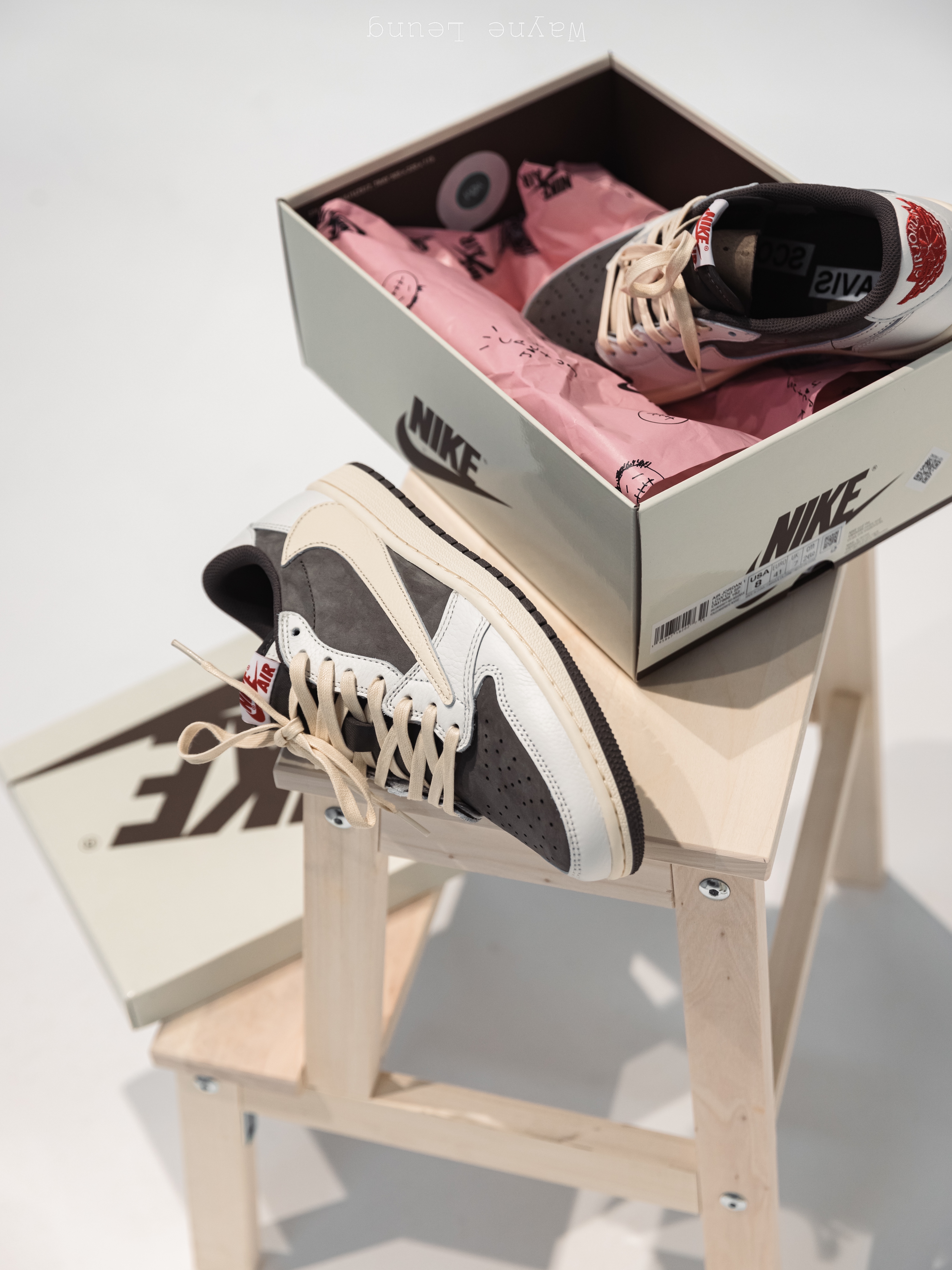 Jordan 1 x Travis Scott Retro Low OG SP Sail and Ridgerock 착용 스타일 - 4