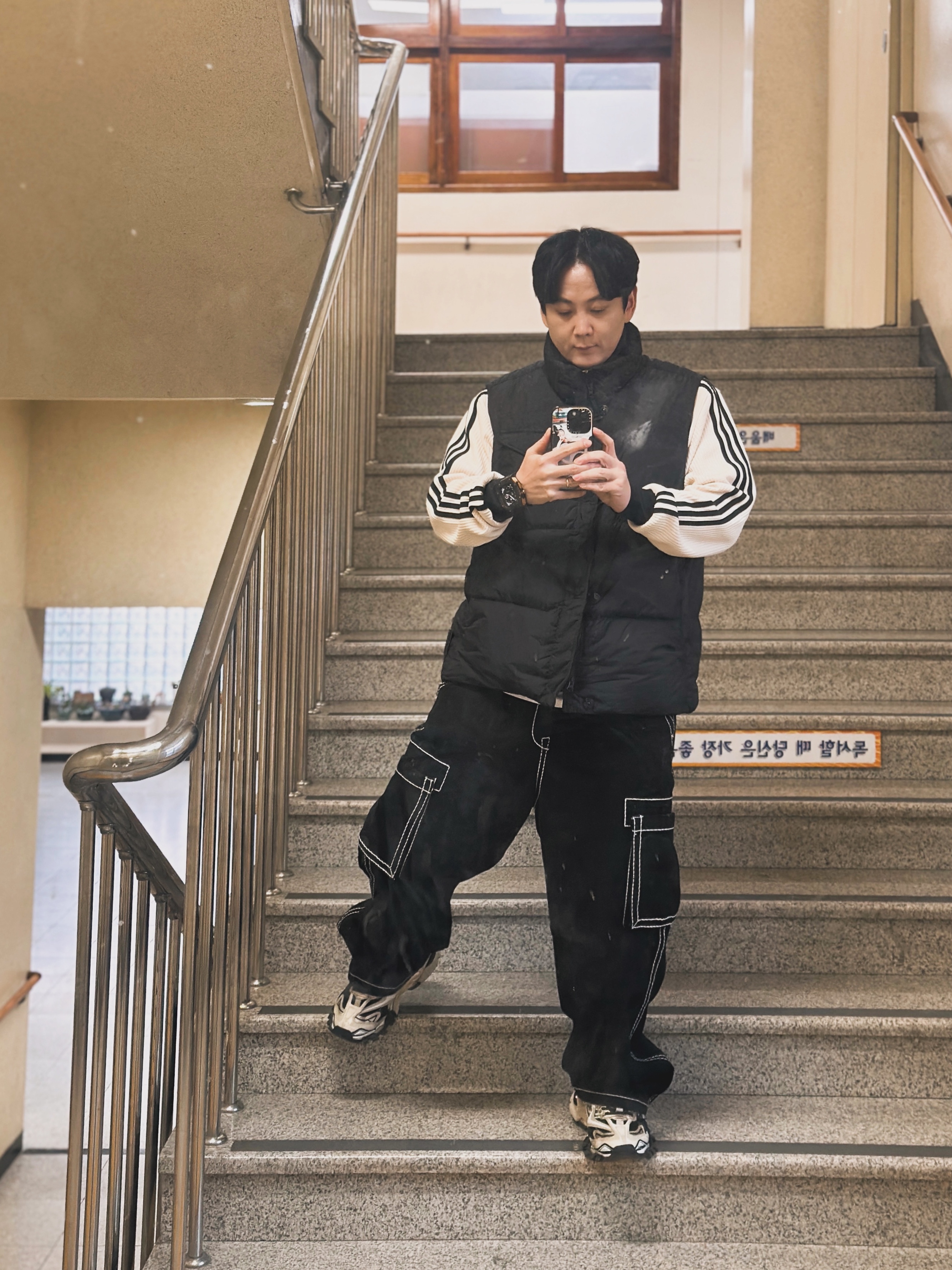 Stone Island G0223 Crinkle Reps R-NY Down Vest with Anti Drop Black - 24FW, Adidas Waffle Beckenbauer Track Top Wonder White - KR Sizing 착용 스타일