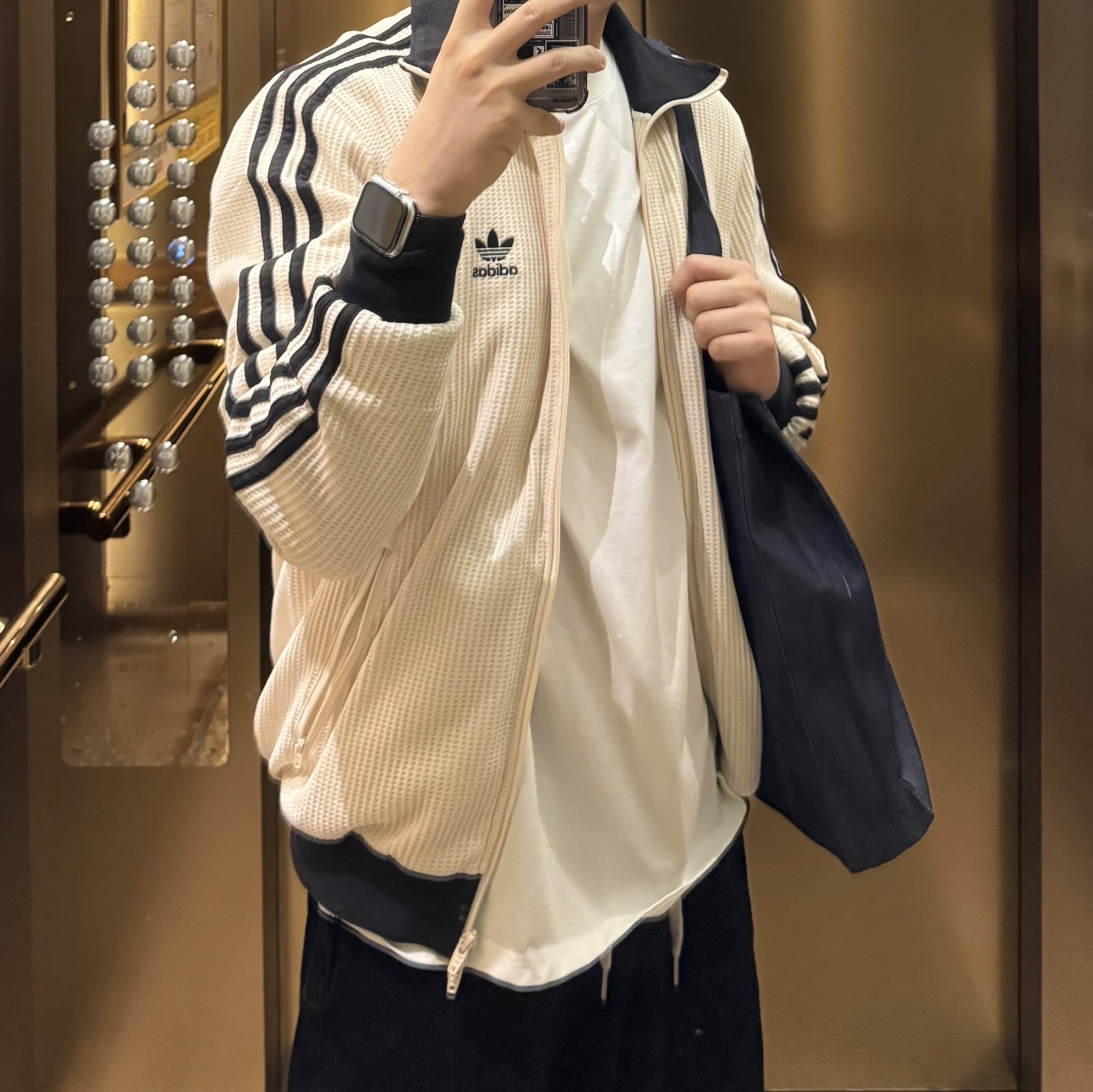 Adidas Waffle Beckenbauer Track Top Wonder White - KR Sizing, A.P.C. Laure Tote Bag Blue 착용 스타일 - 1