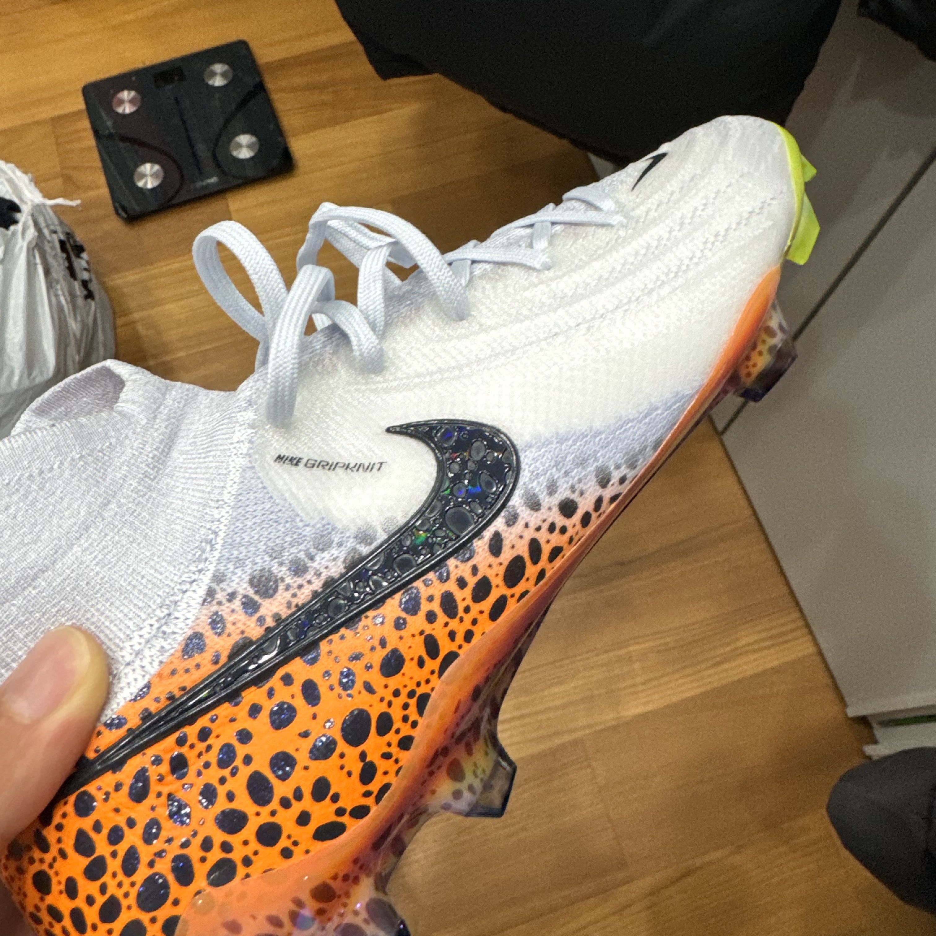 Nike Phantom Luna 2 Elite FG Electric 착용 스타일 - 1