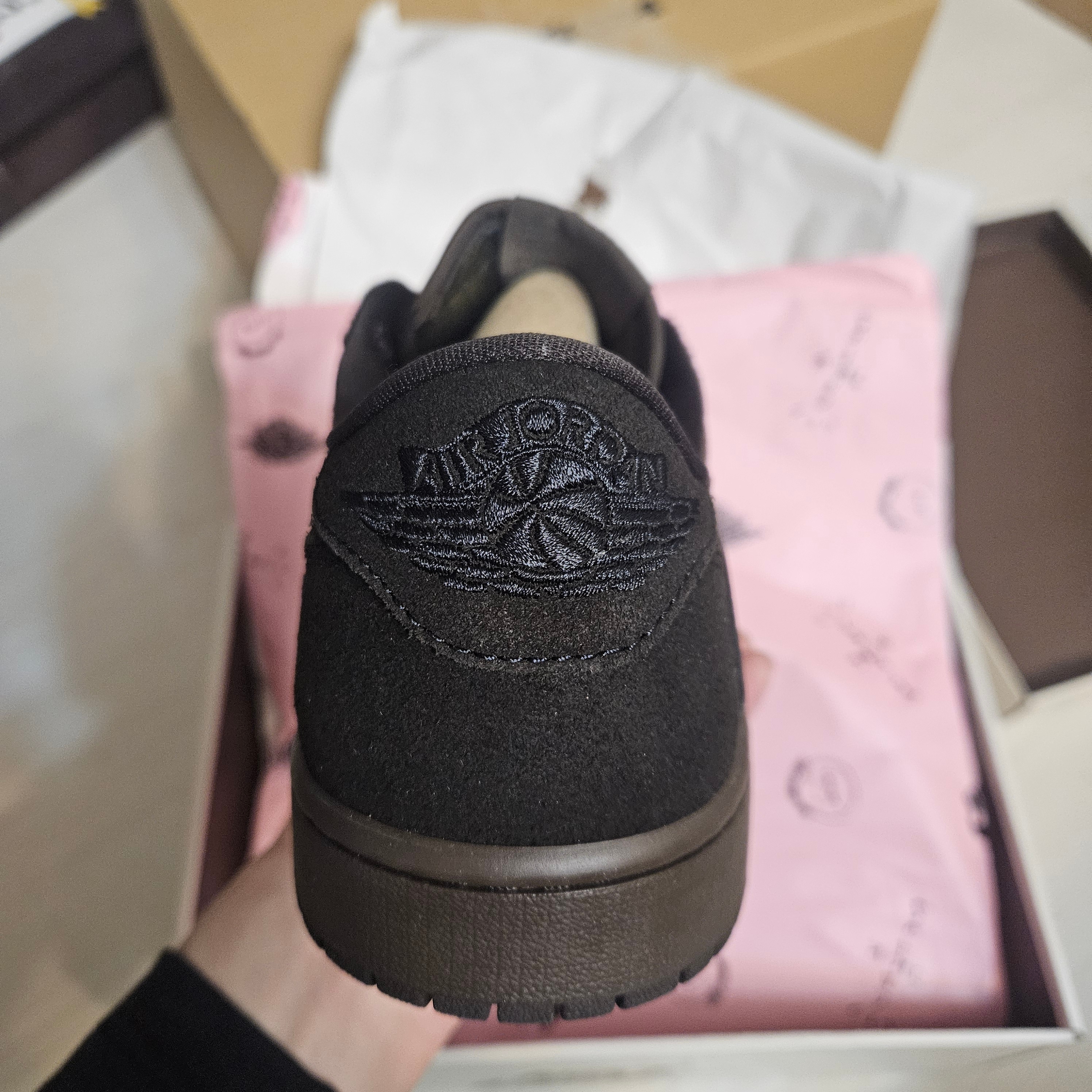 Jordan 1 x Travis Scott Retro Low OG SP Velvet Brown and Dark Mocha 착용 스타일 - 3