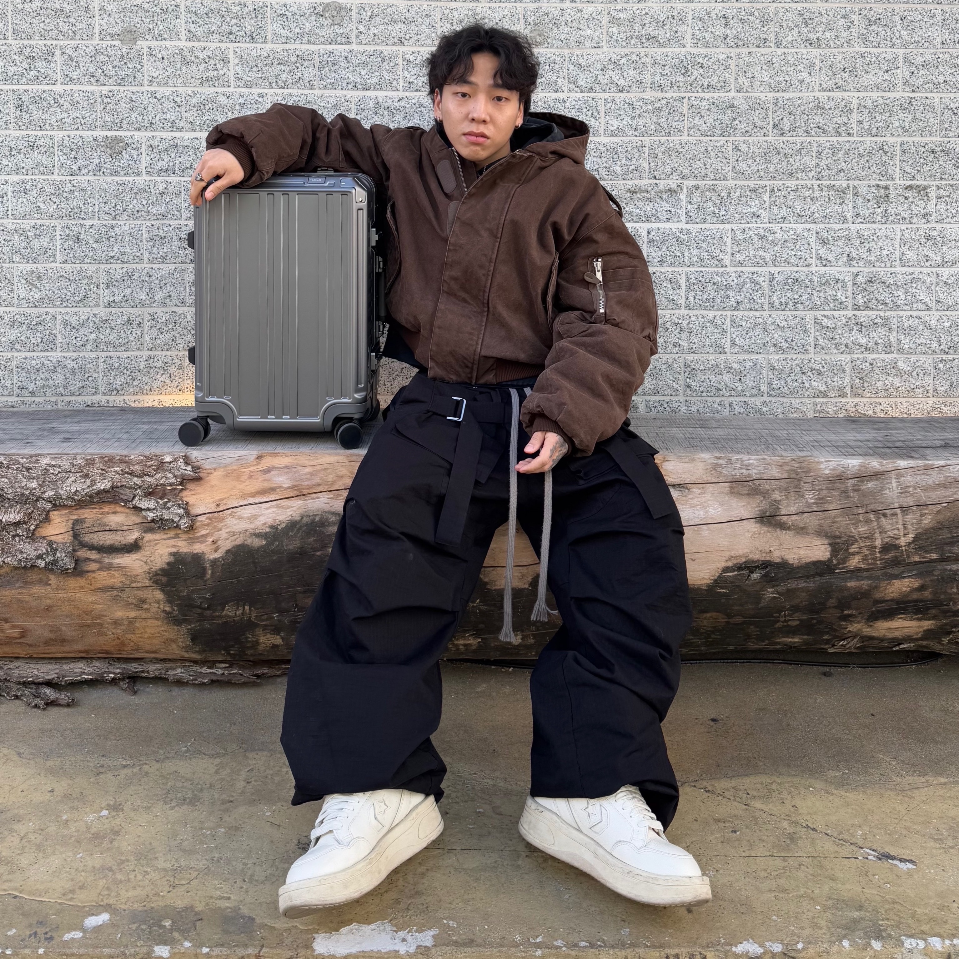 Entire Studios W2 Bomber Military Mud, Wapworks Wide Safety Cargo Pants Black 착용 스타일 - 2