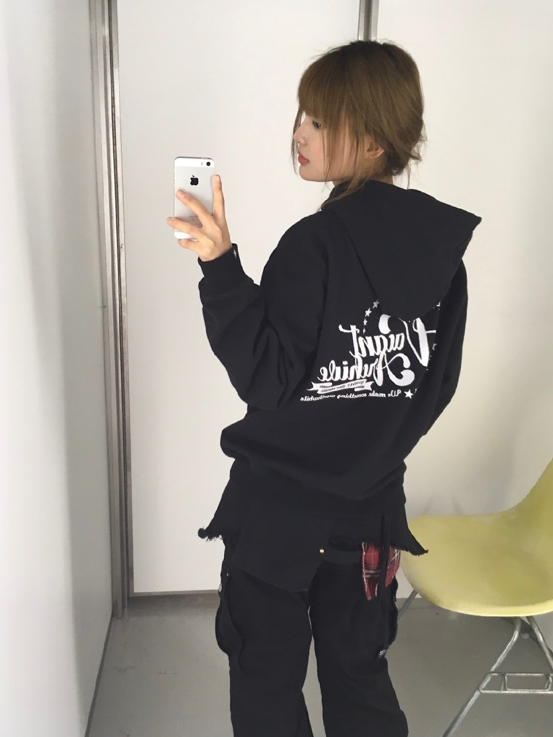 Vacant Archive Vacant Logo Hoodie Black, Vacant Archive Vacant Logo Hoodie Pink 착용 스타일