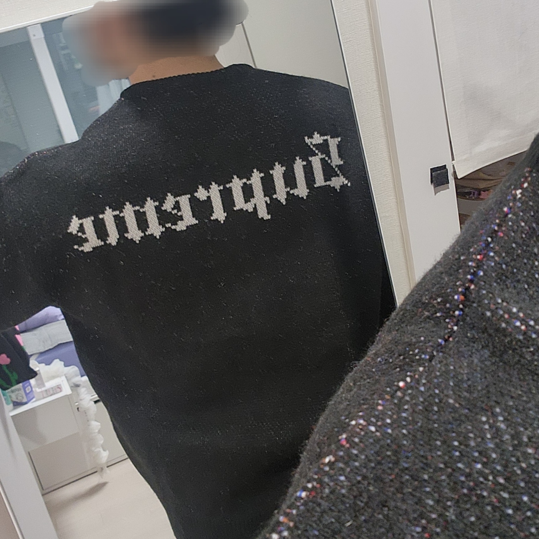 Supreme Snow White Sweater Black - 24FW, Supreme Snow White Sweater White - 24FW 착용 스타일 - 2