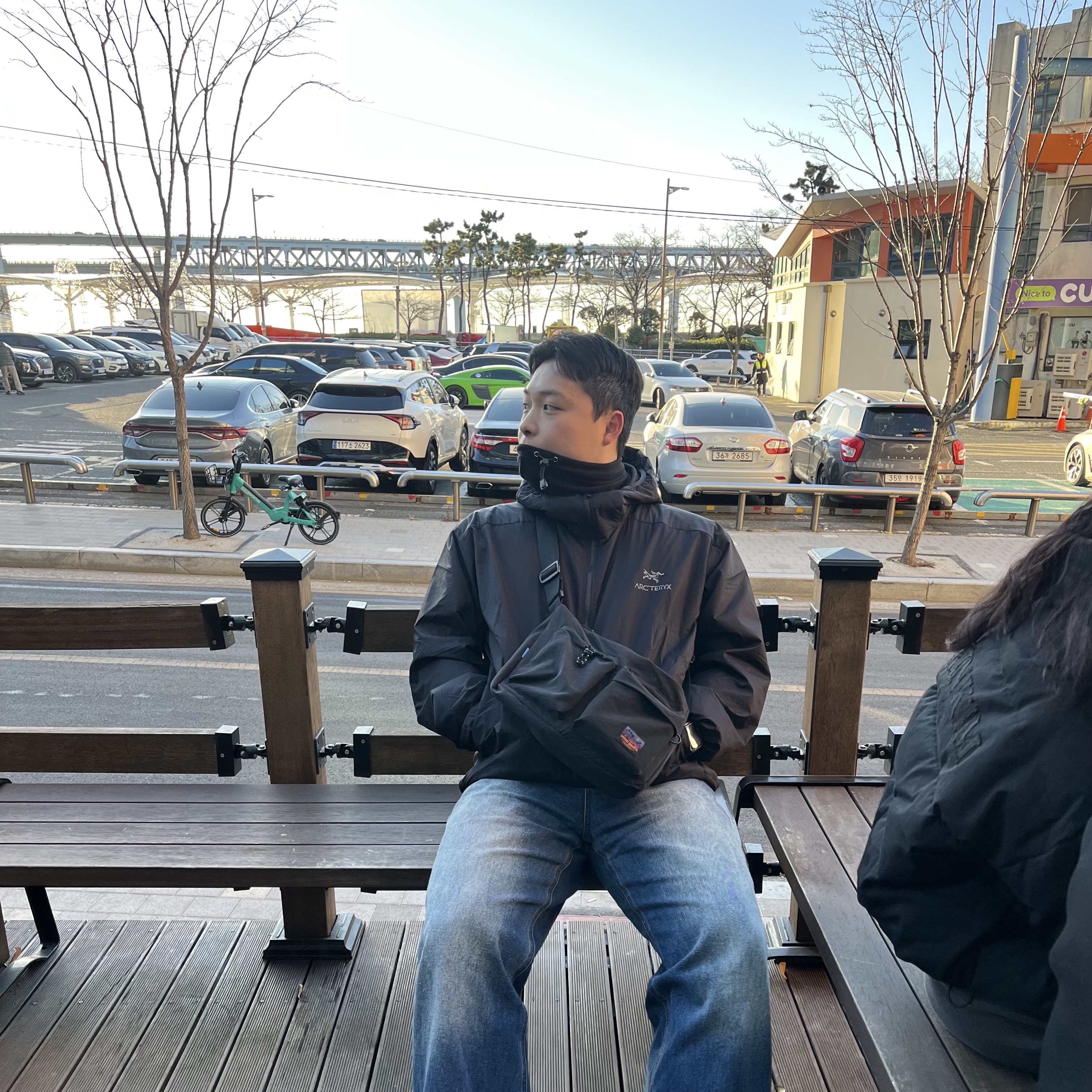 Arc'teryx Atom Hoody Black 착용 스타일