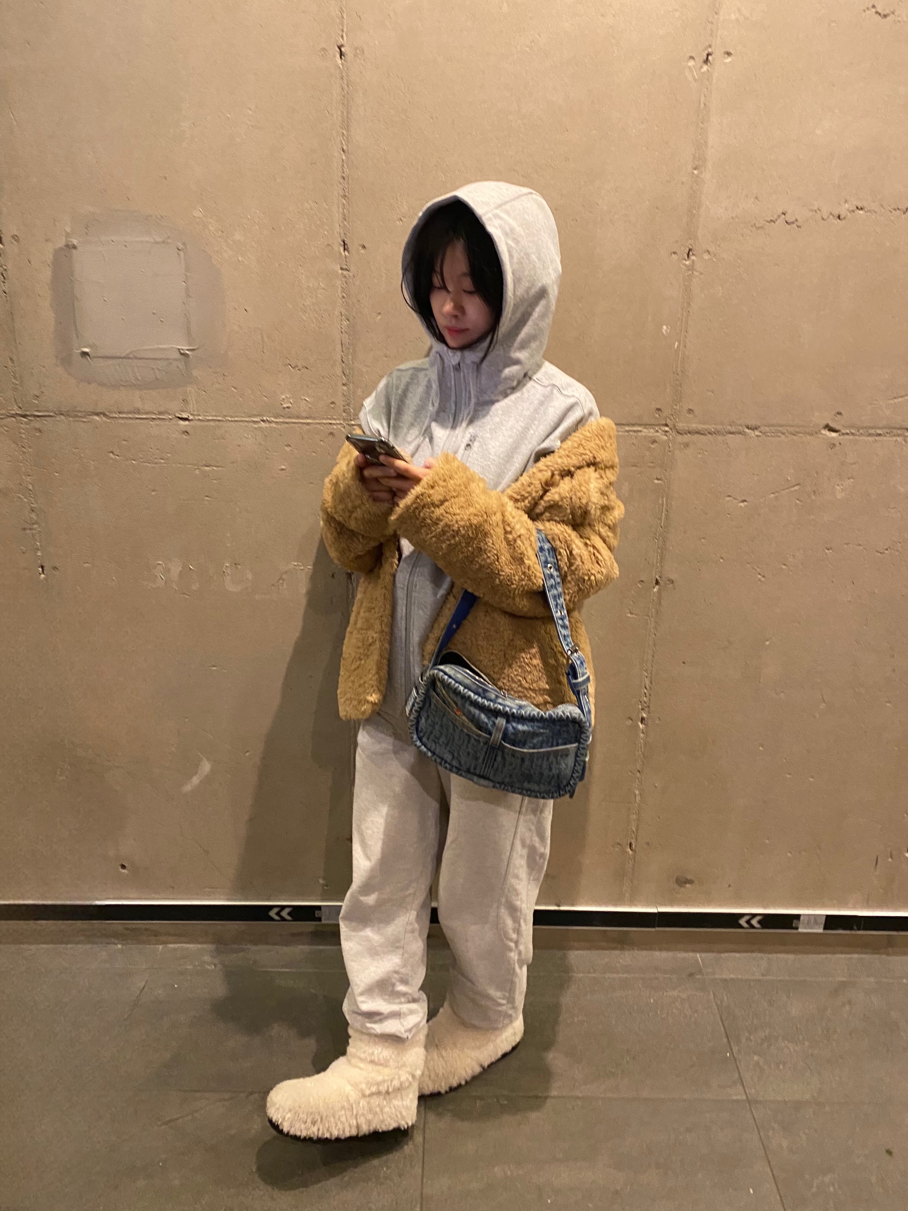 keek Pillowdy Hoody V2 Comfy fit M.gray, (W) Mischief Rhombus Sweatpants Charcoal Blue 착용 스타일 - 4