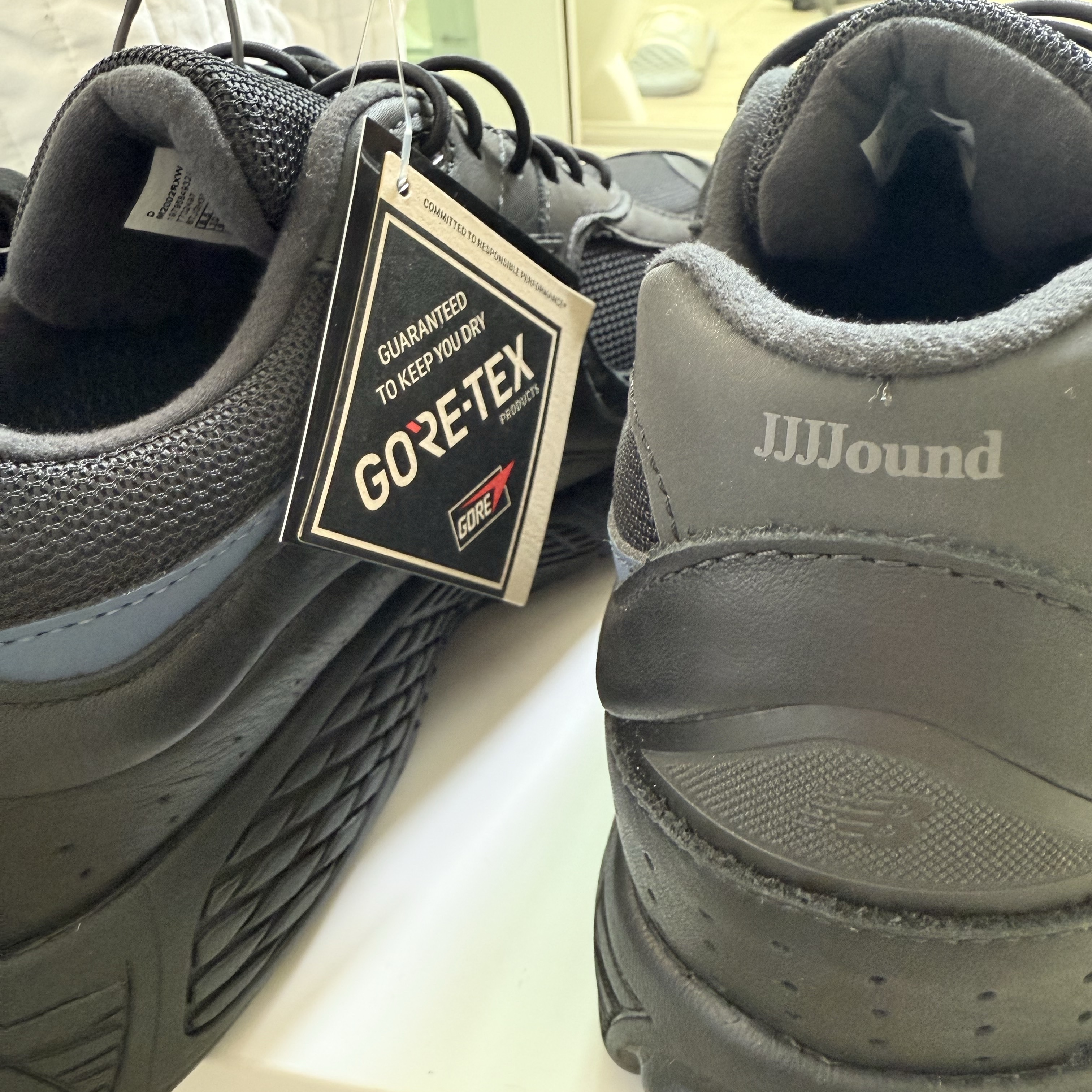 New Balance x JJJJound 2002R Leather Gore-Tex Black Storm 착용 스타일 - 3