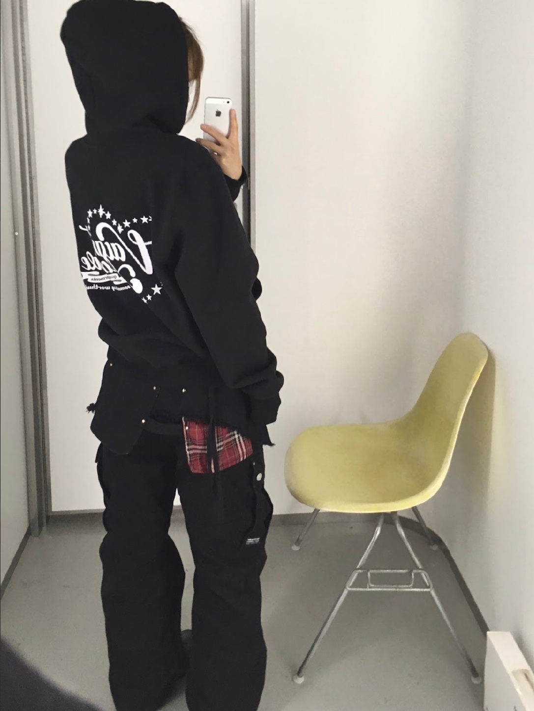 Vacant Archive Vacant Logo Hoodie Pink, Vacant Archive Vacant Logo Hoodie Khaki 착용 스타일