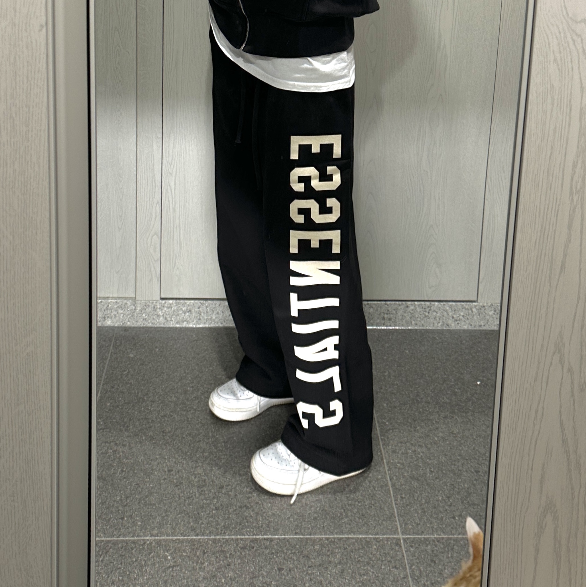 Essentials Fleece Relaxed Sweatpant Black - 24FW 착용 스타일