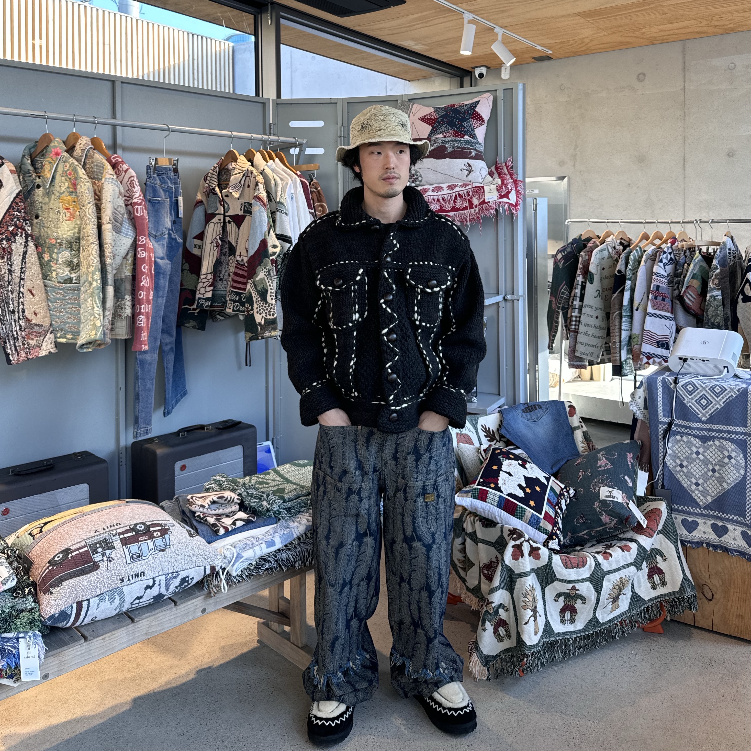 Kapital Wool Hand Knit Cowichan G Jean Black, Kapital 12 oz. Magpie Denim W Knee Easy Baggy Pants Dark Indigo 착용 스타일 - 1