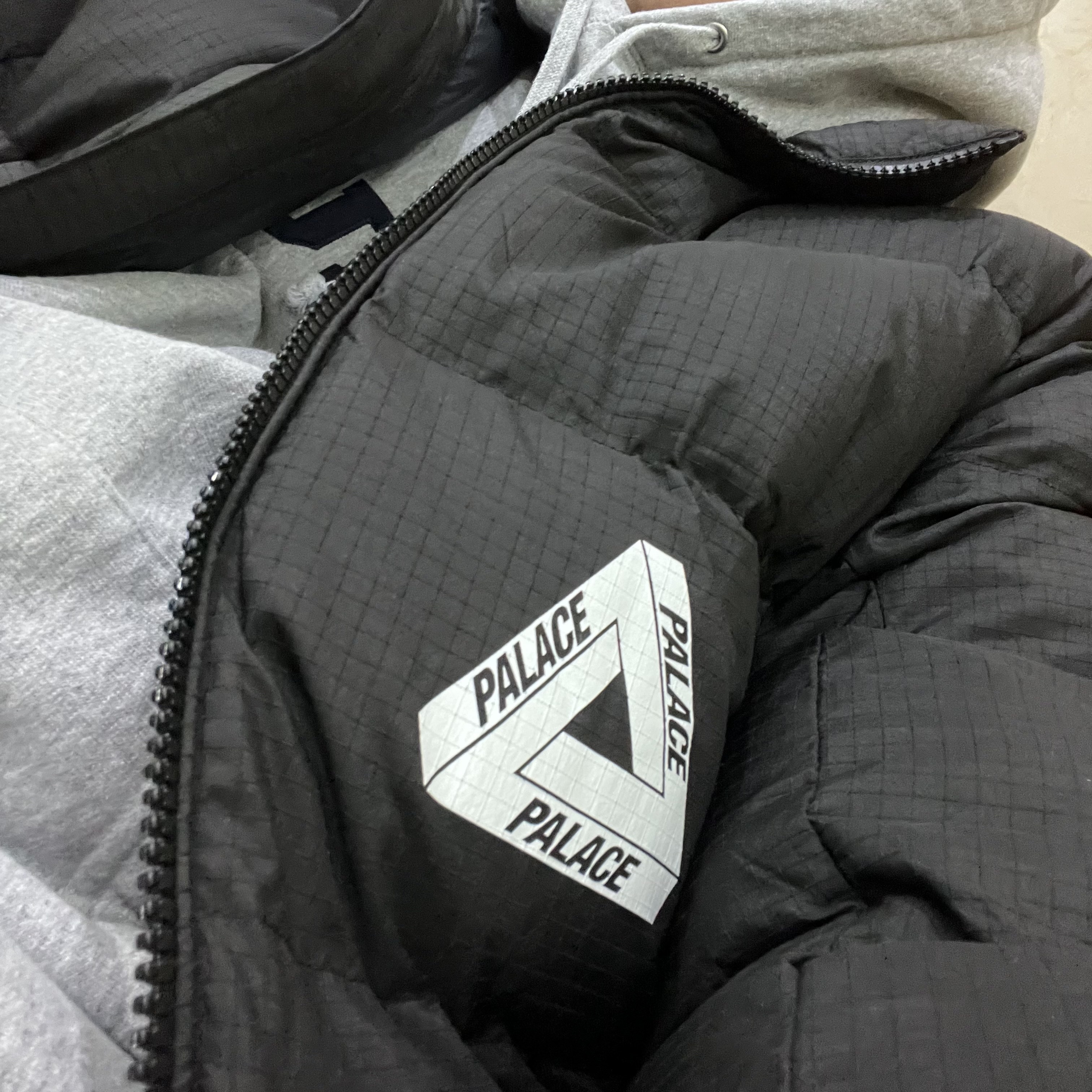 Palace Ripstop Puffa Black - 24FW, Supreme Collegiate Hooded Sweatshirt Heather Grey - 24SS 착용 스타일