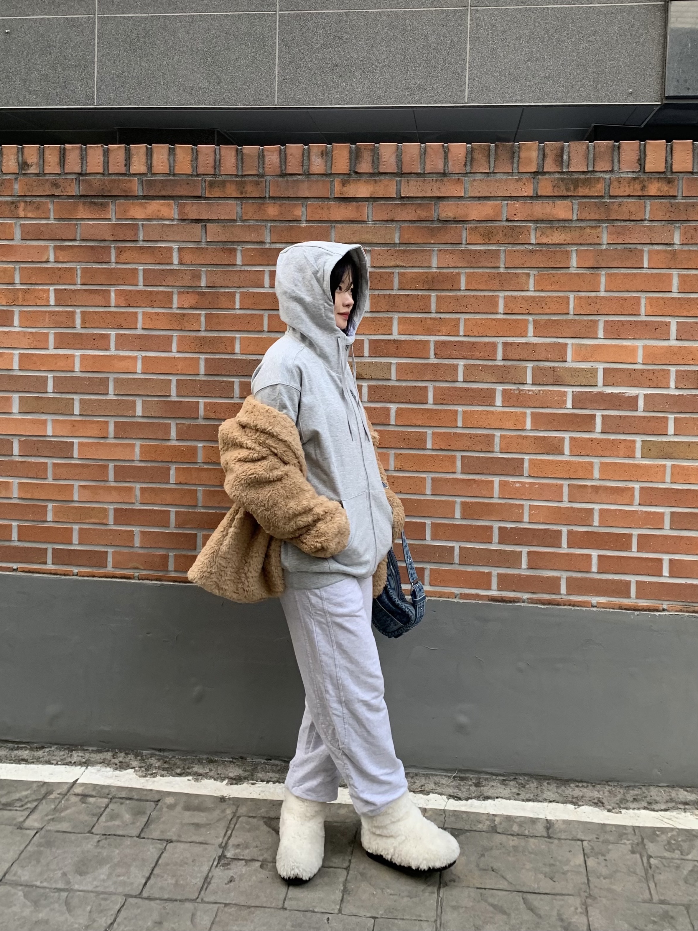 keek Pillowdy Hoody V2 Comfy fit M.gray, (W) Mischief Rhombus Sweatpants Charcoal Blue 착용 스타일 - 3
