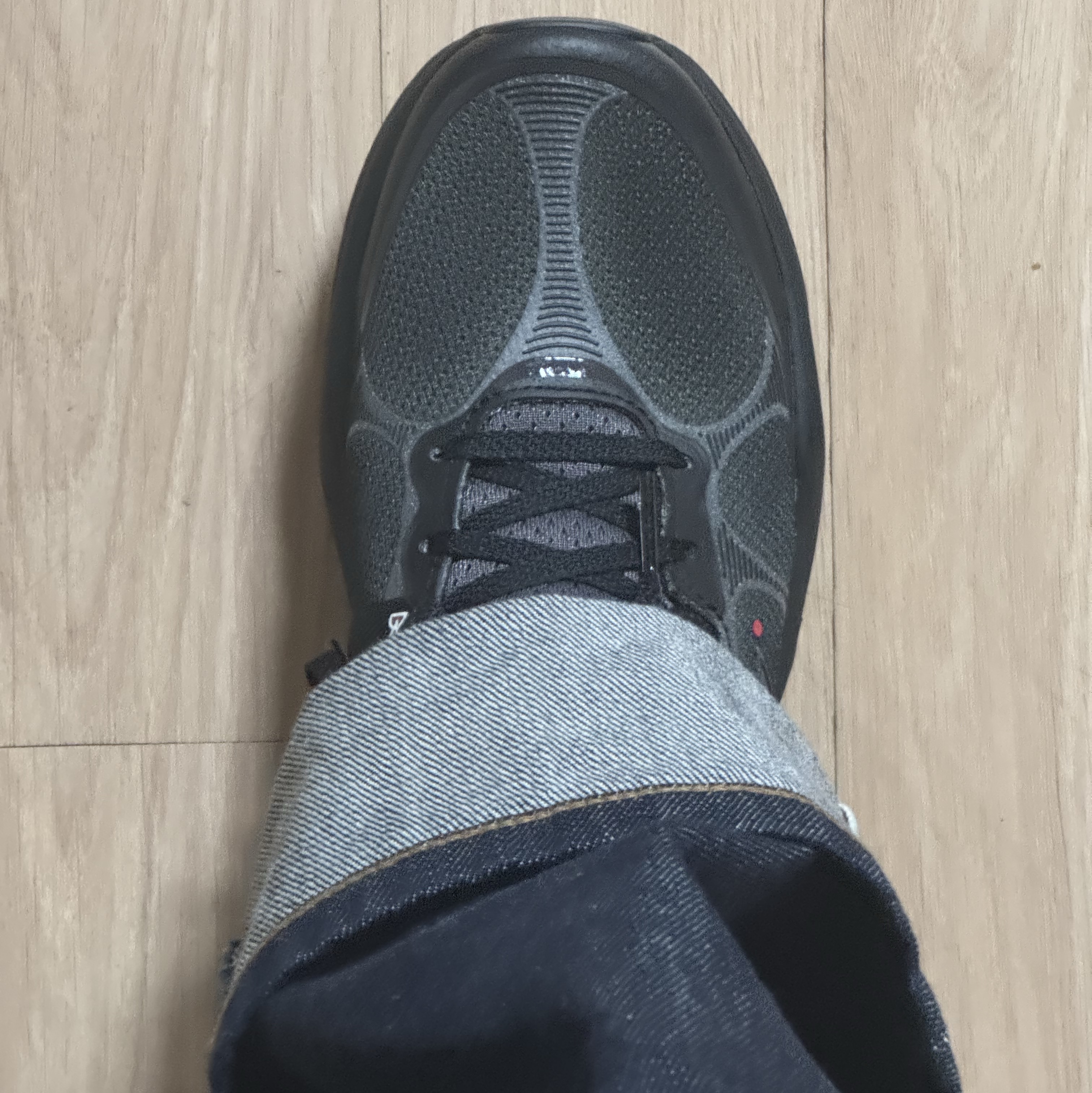 New Balance x District Vision Fresh Foam X Hierro v8 Magnet Black Beauty 착용 스타일 - 3