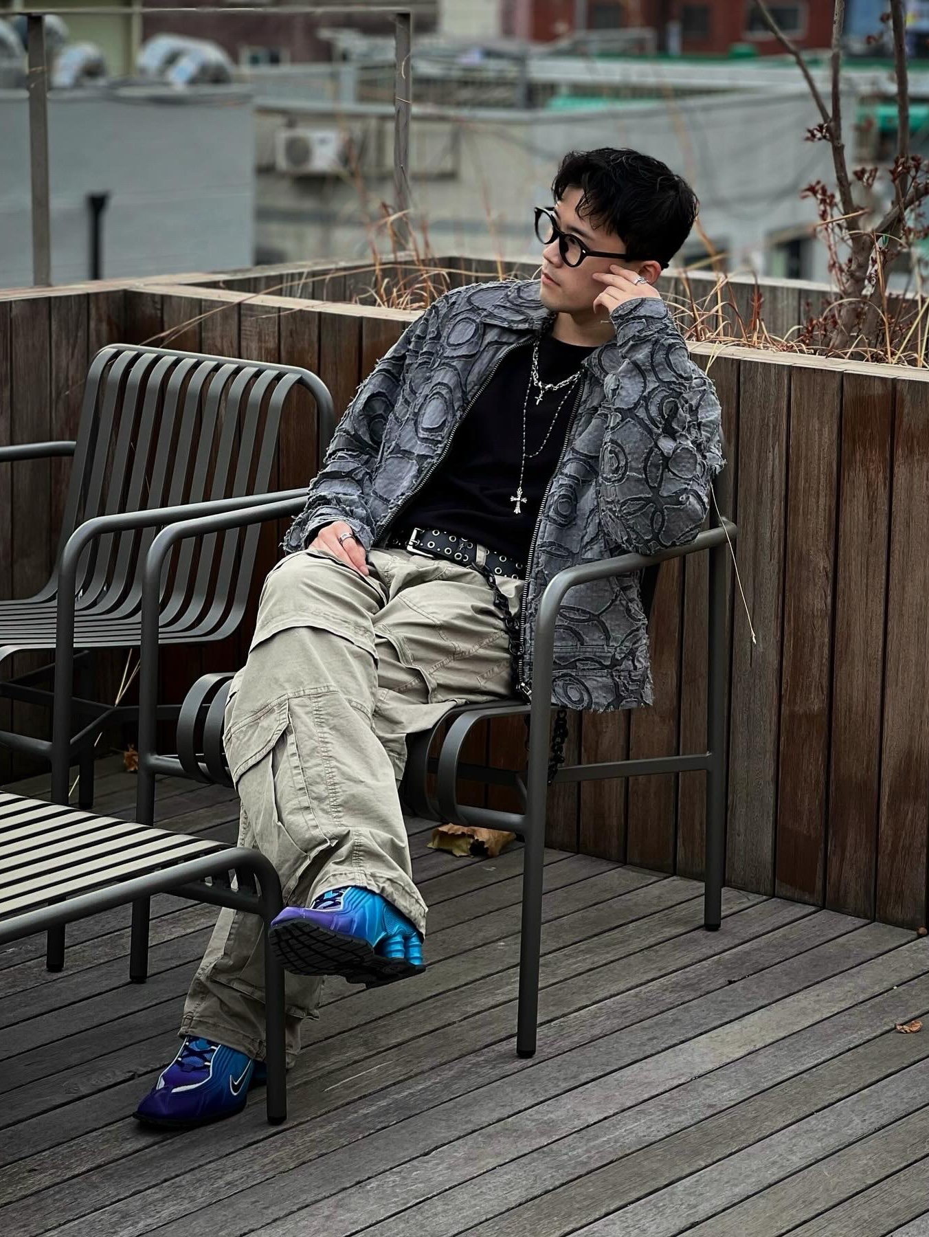 [KREAM 단독] ADSB Andersson Bell Burn-Out Dyed Zip-Up Jacket Charcoal, Vacant Archive Blenheim Double Stud Belt Black 착용 스타일 - 3