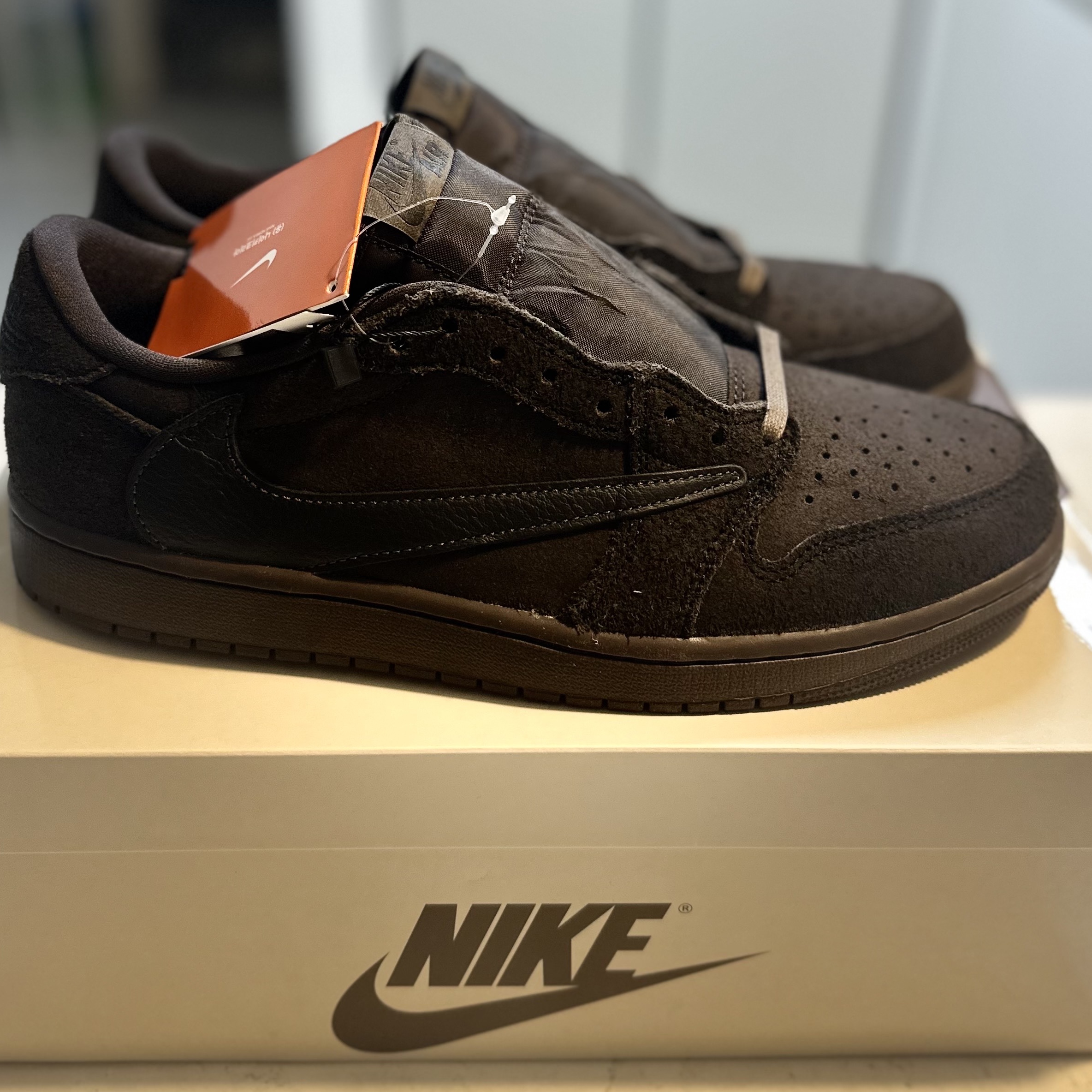 Jordan 1 x Travis Scott Retro Low OG SP Velvet Brown and Dark Mocha 착용 스타일 - 3