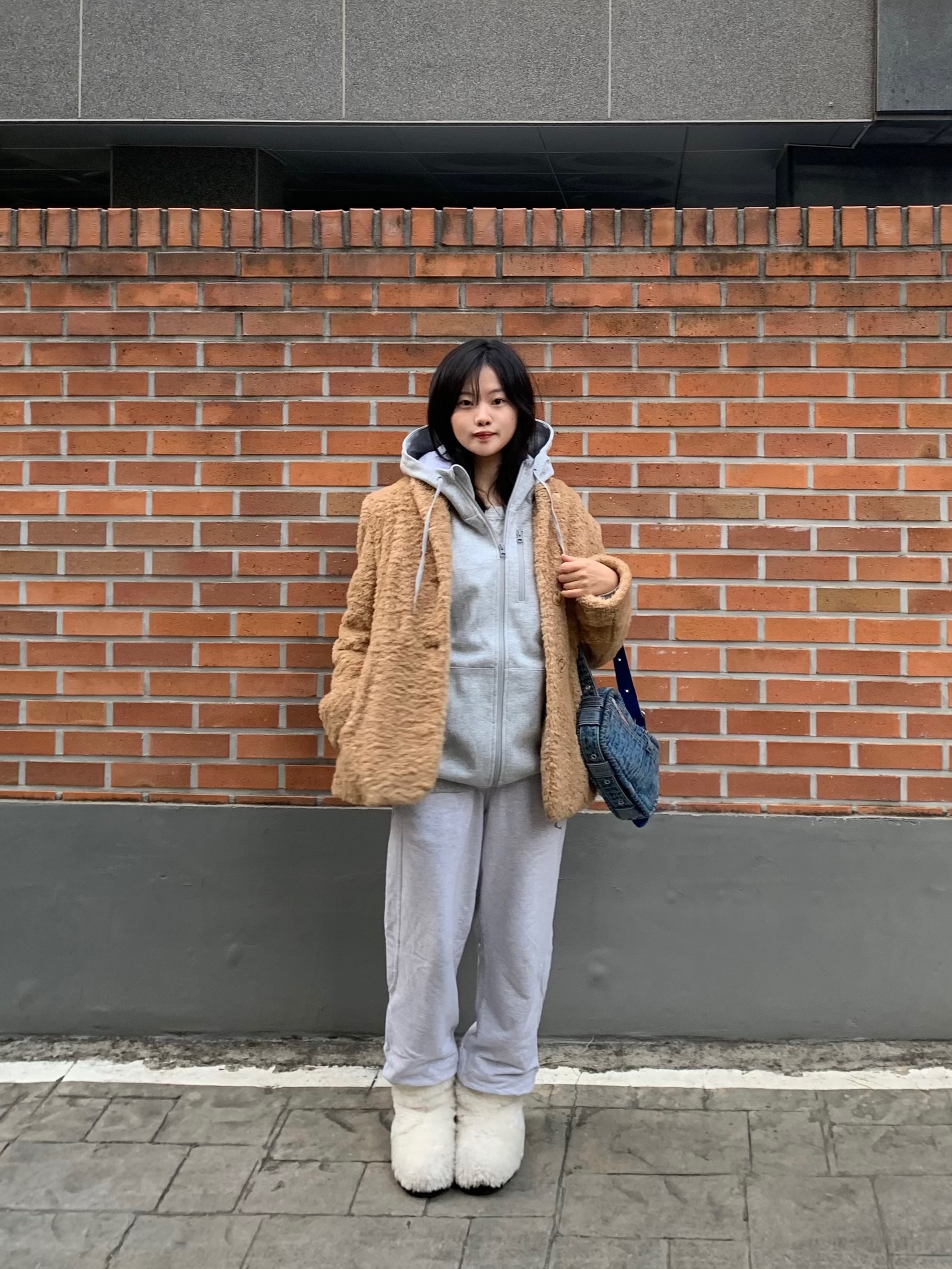 keek Pillowdy Hoody V2 Comfy fit M.gray, (W) Mischief Rhombus Sweatpants Charcoal Blue 착용 스타일 - 2