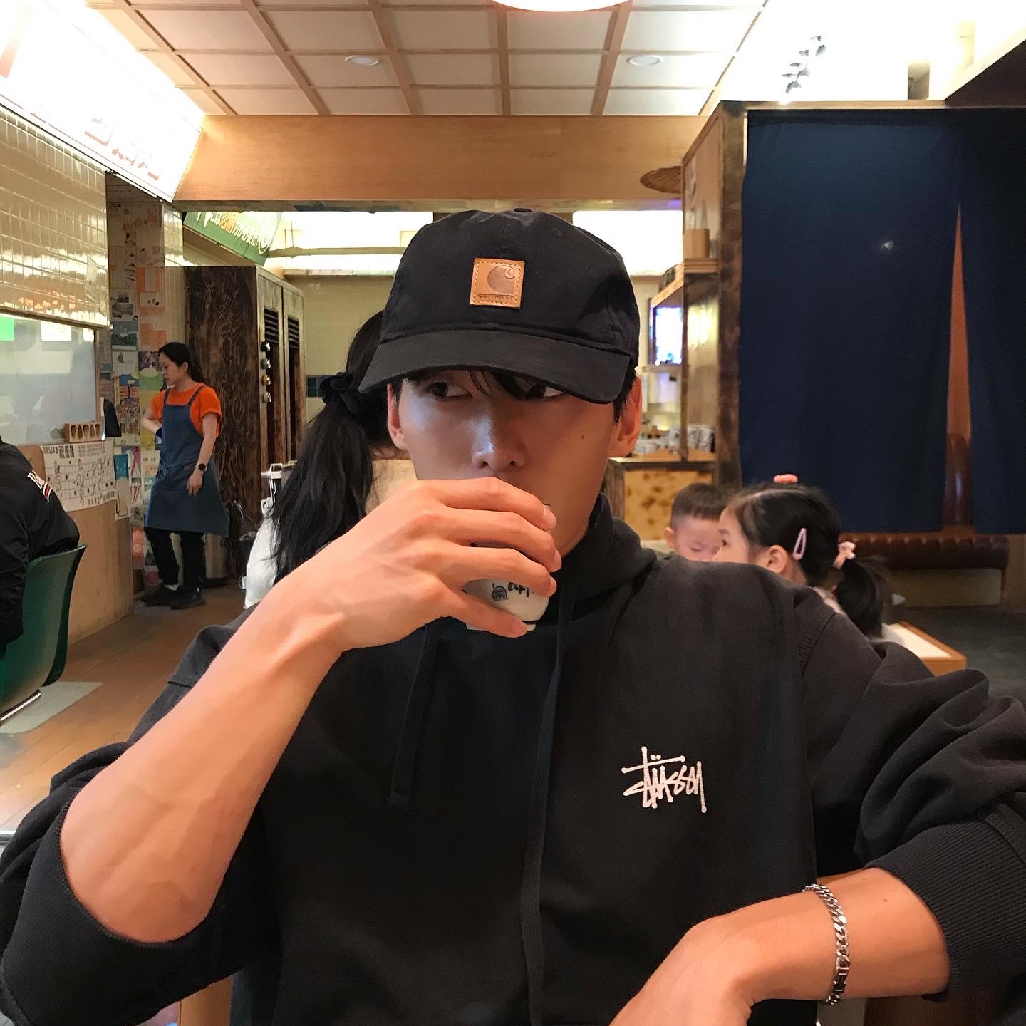 Carhartt Canvas Cap Black, Stussy Basic Stussy Pigment Dyed Hoodie Black 착용 스타일