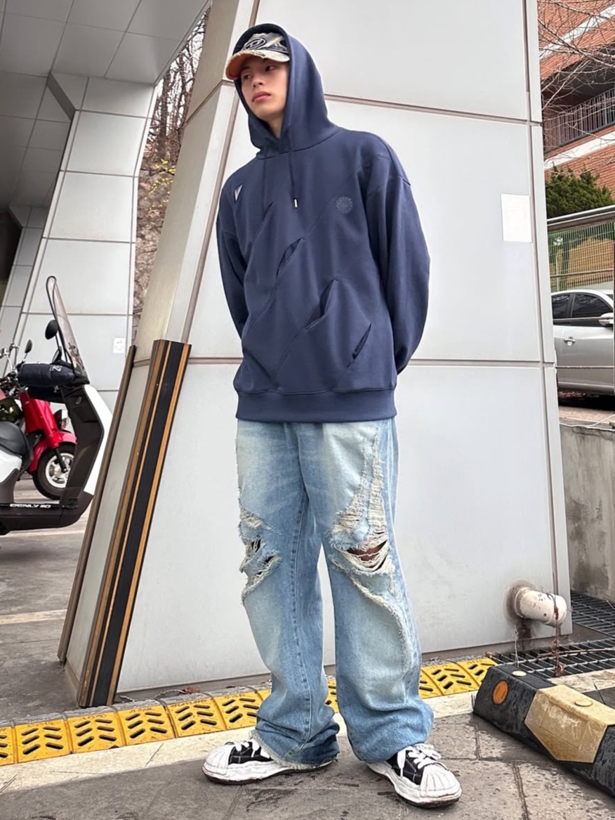 Diesel C-Seymon Treated Denim Baseball Cap Blue White, Maison Mihara Yasuhiro Blakey OG Sole Canvas Low-top Sneakers Black White 착용 스타일 - 1