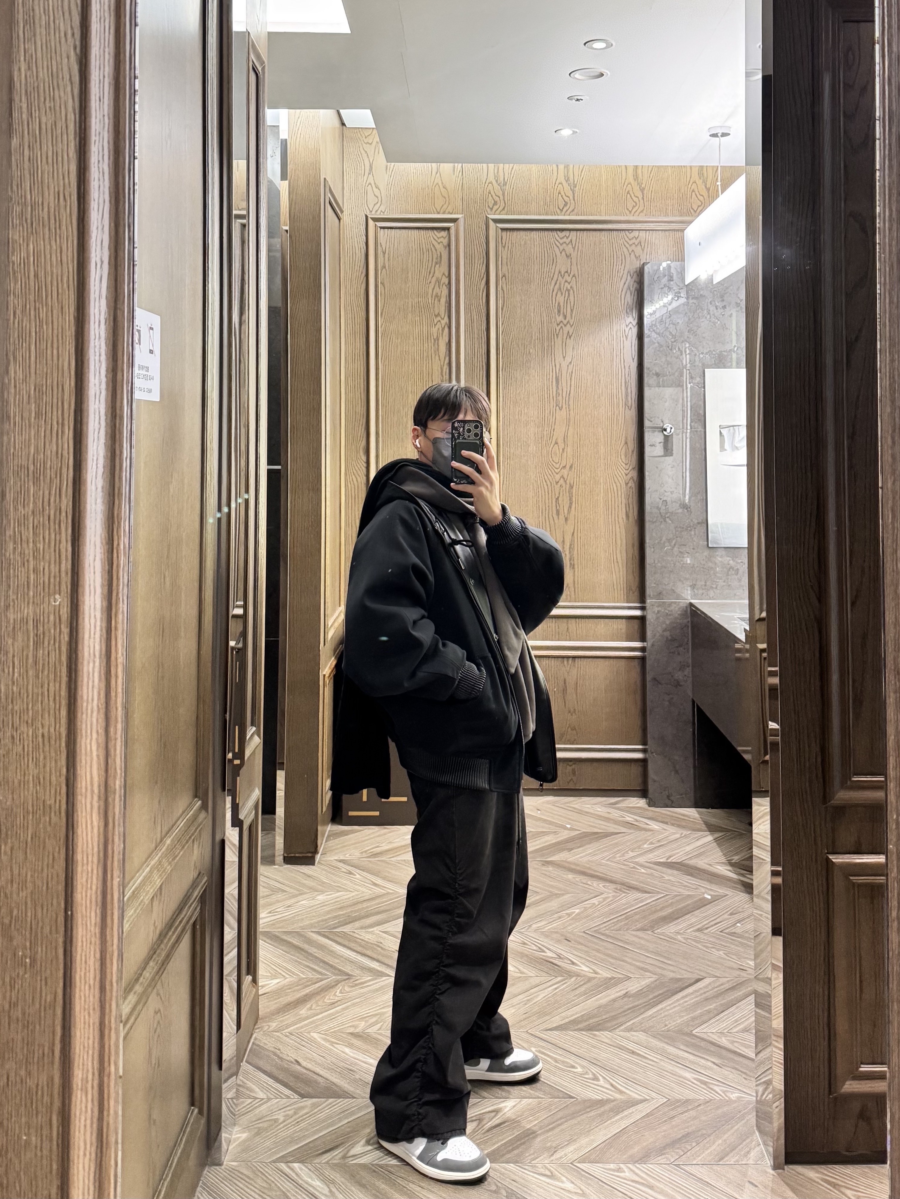 Wooyoungmi Grey Knot Detail Hooded T-Shirt Dark - 24FW, Jordan 1 Retro High OG Black and Smoke Grey 착용 스타일 - 2