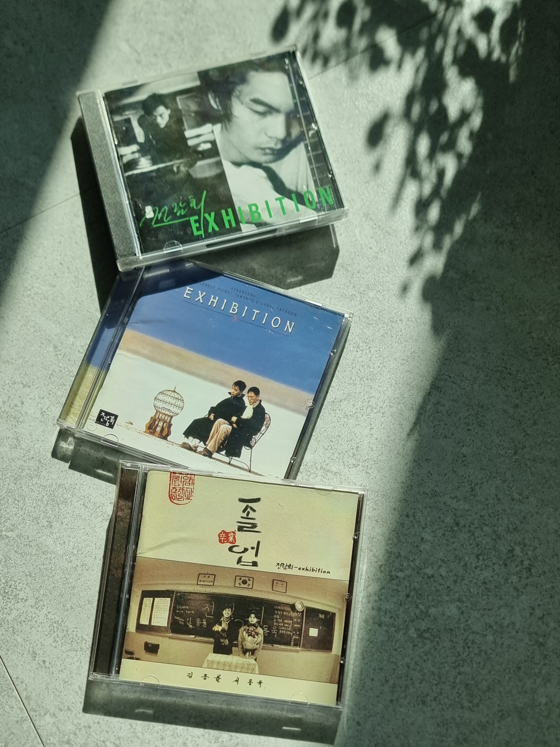 Exhibition 2nd Exhibition (2LP), Exhibition 1st Album Exhibition LP White 착용 스타일 - 1
