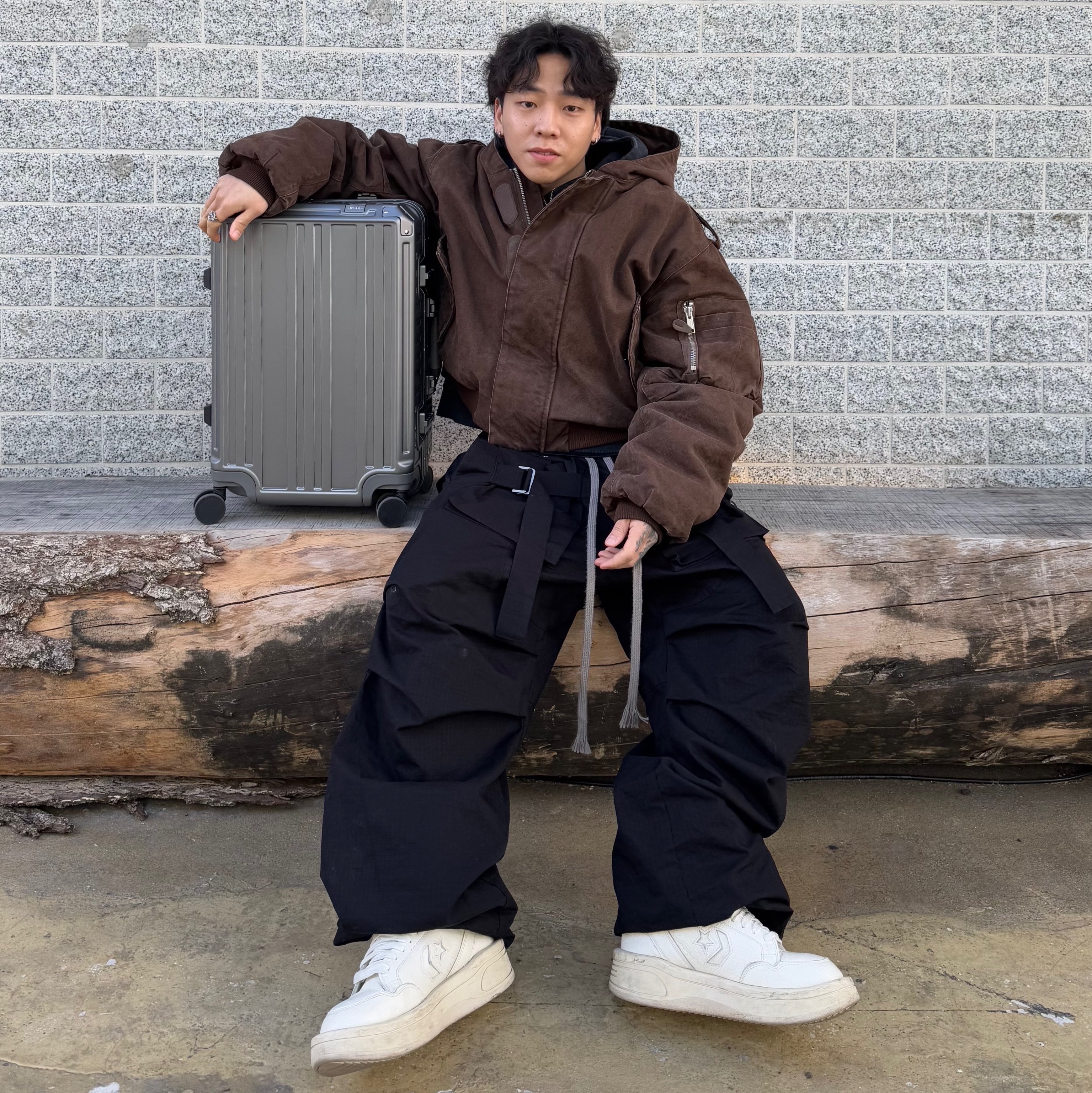 Entire Studios W2 Bomber Military Mud, Wapworks Wide Safety Cargo Pants Black 착용 스타일 - 1