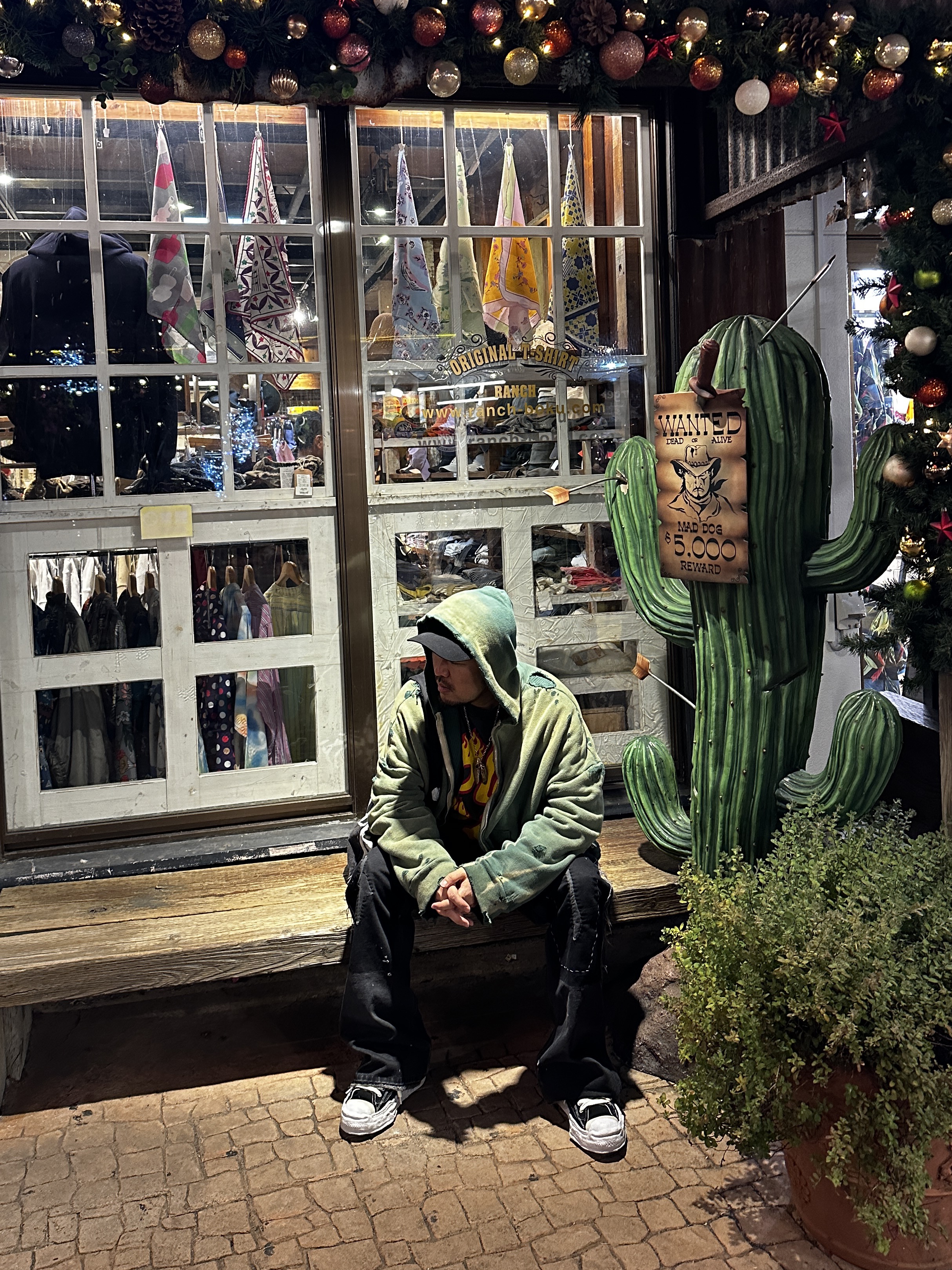 Saint Mxxxxxx Double Knee Duck Pants Black - 24FW, Saint Mxxxxxx Soul on Fire L/S T-Shirt Black - 24AW 착용 스타일 - 4