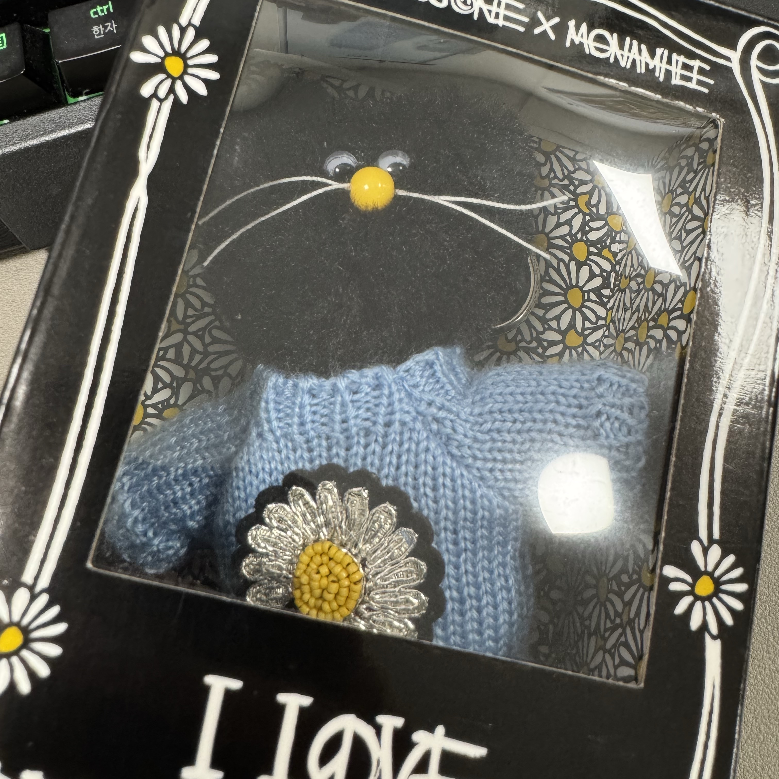 Monamhee x Peaceminusone Daihee Plush Keyring 착용 스타일