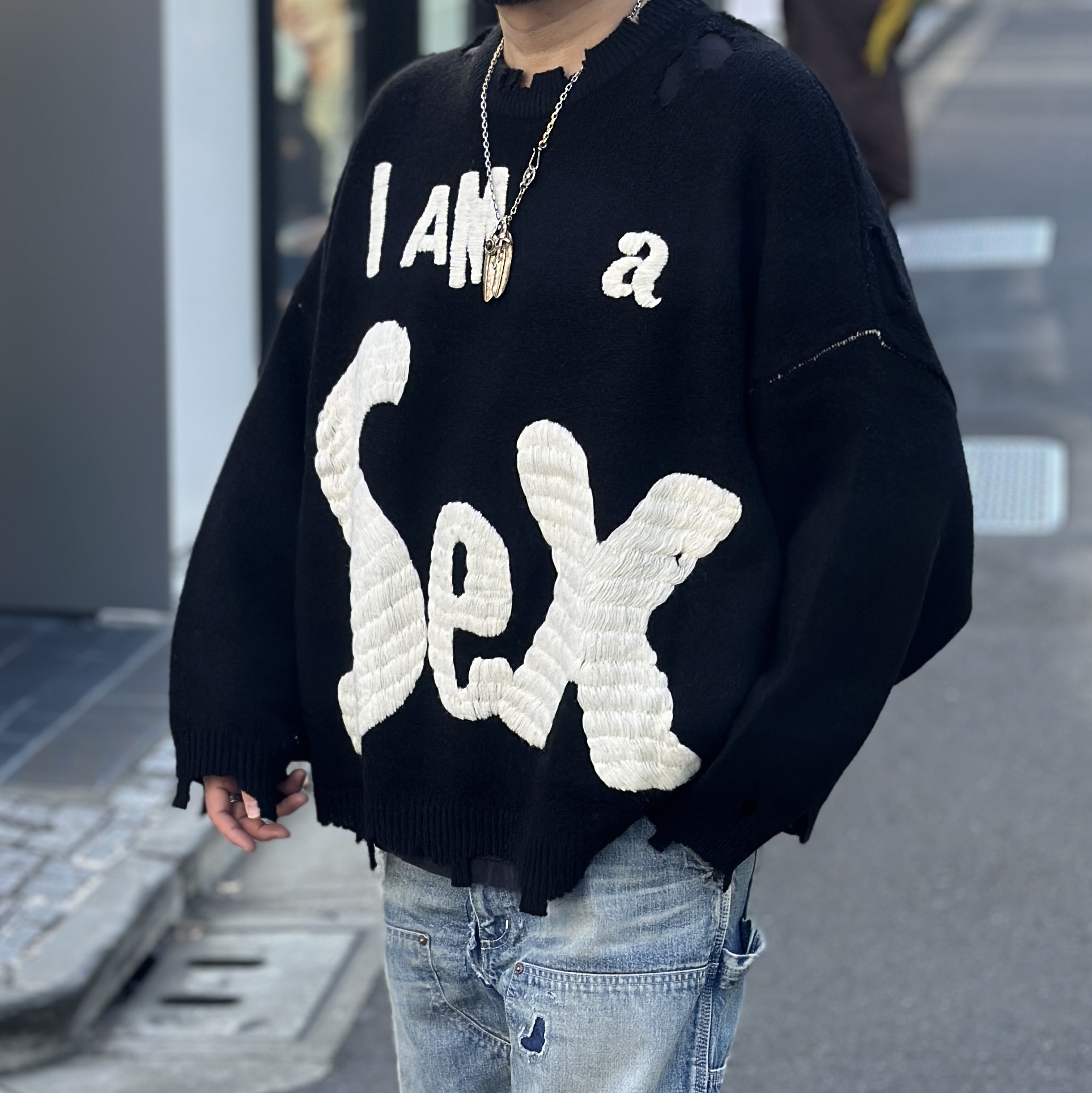 Saint Mxxxxxx Denim Double Knee Blue - 24AW, Saint Mxxxxxx x Sex Pistols I Am A SP Crew Knit Black - 24AW 착용 스타일 - 2