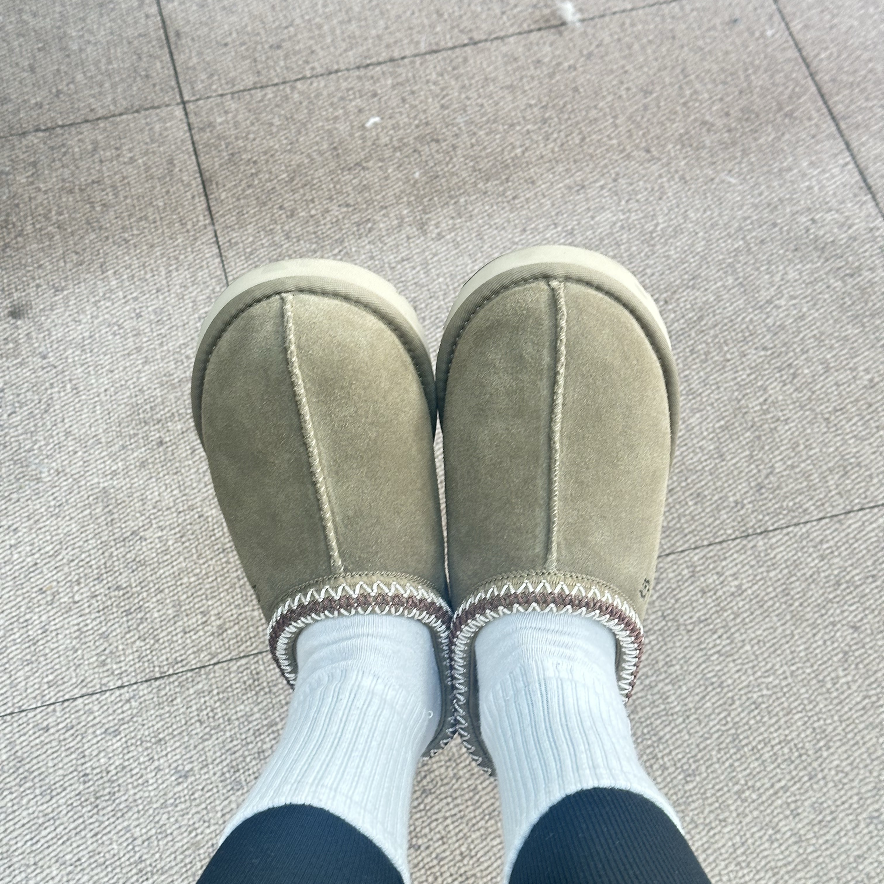 (W) UGG Tasman Slipper Antilope 착용 스타일