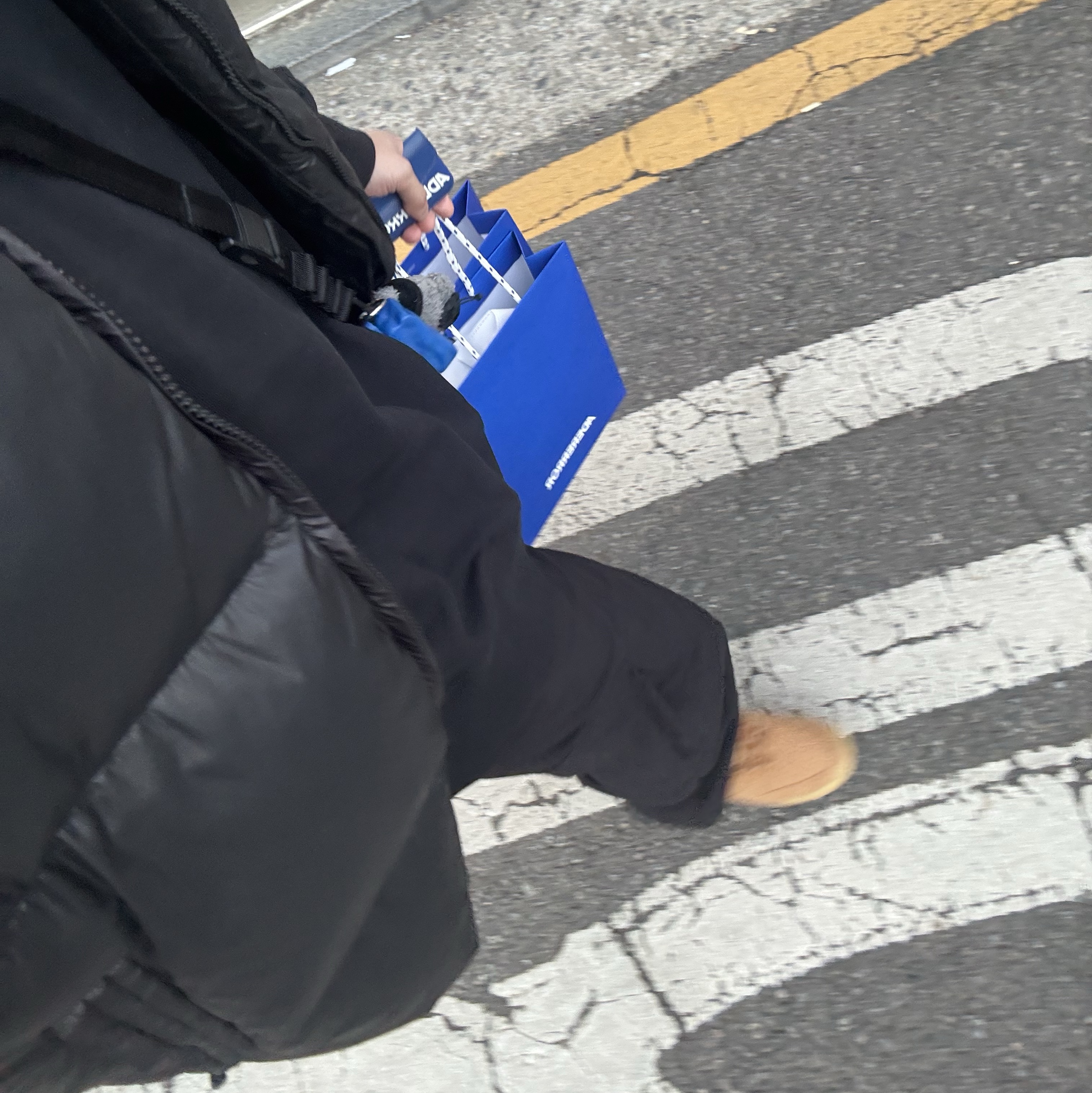 Ader Error Standic Magsafe Wallet Z-Blue, Nike Air Force 1 '07 WB Flax 착용 스타일