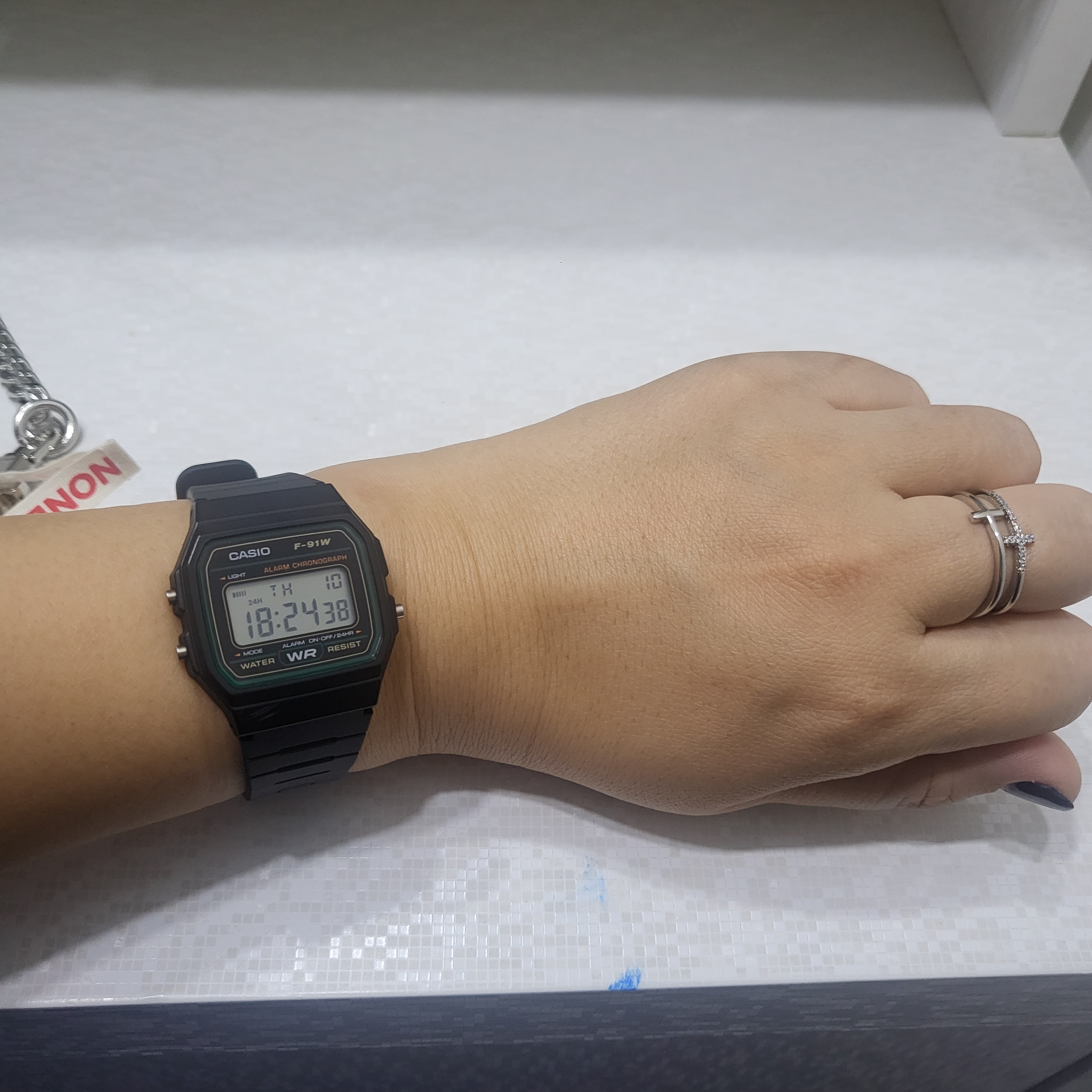 Casio F-91W-3 착용 스타일