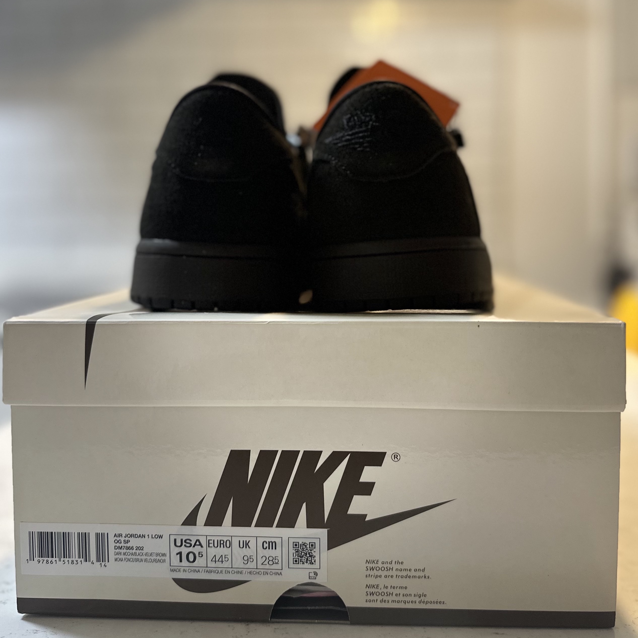 Jordan 1 x Travis Scott Retro Low OG SP Velvet Brown and Dark Mocha 착용 스타일 - 2