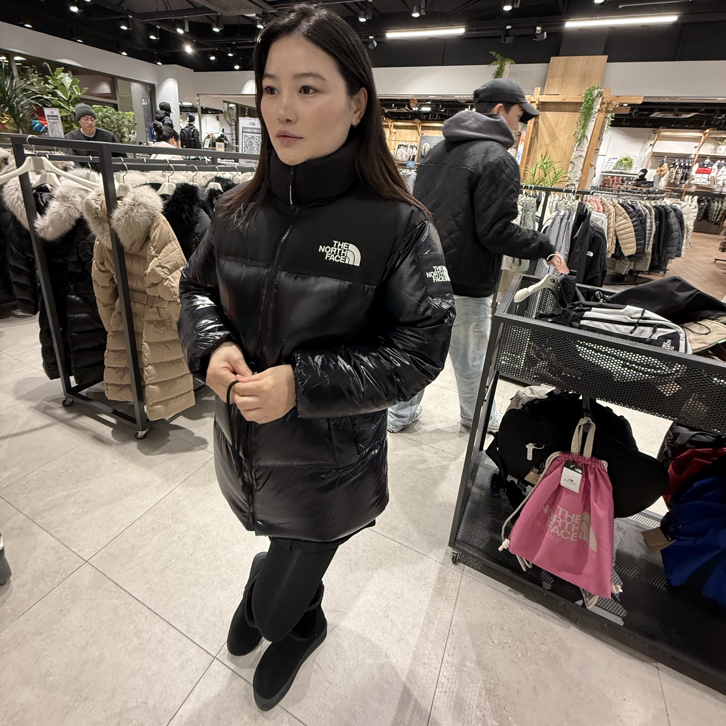The North Face 1996 Eco Nuptse Jacket Real Black 착용 스타일 - 2
