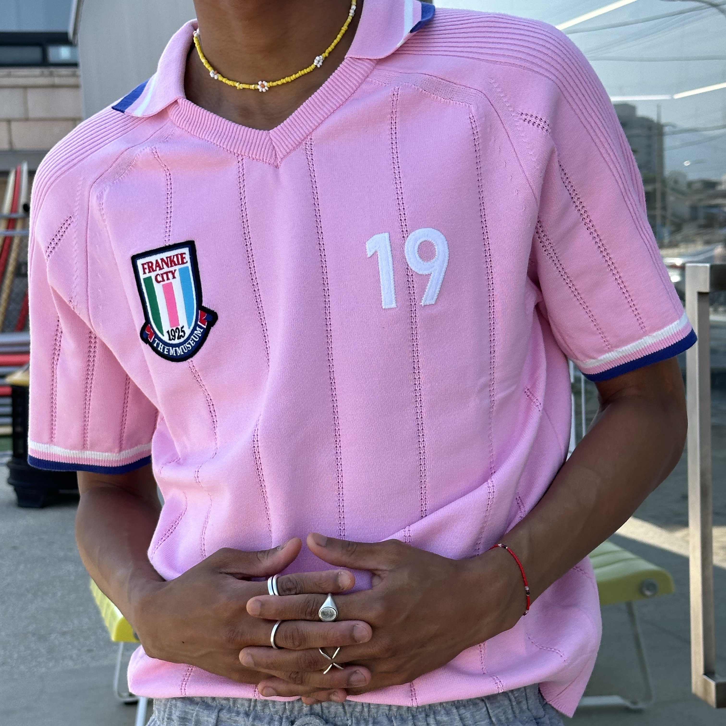 Adidas Bermuda Glow Pink 착용 스타일 - 2