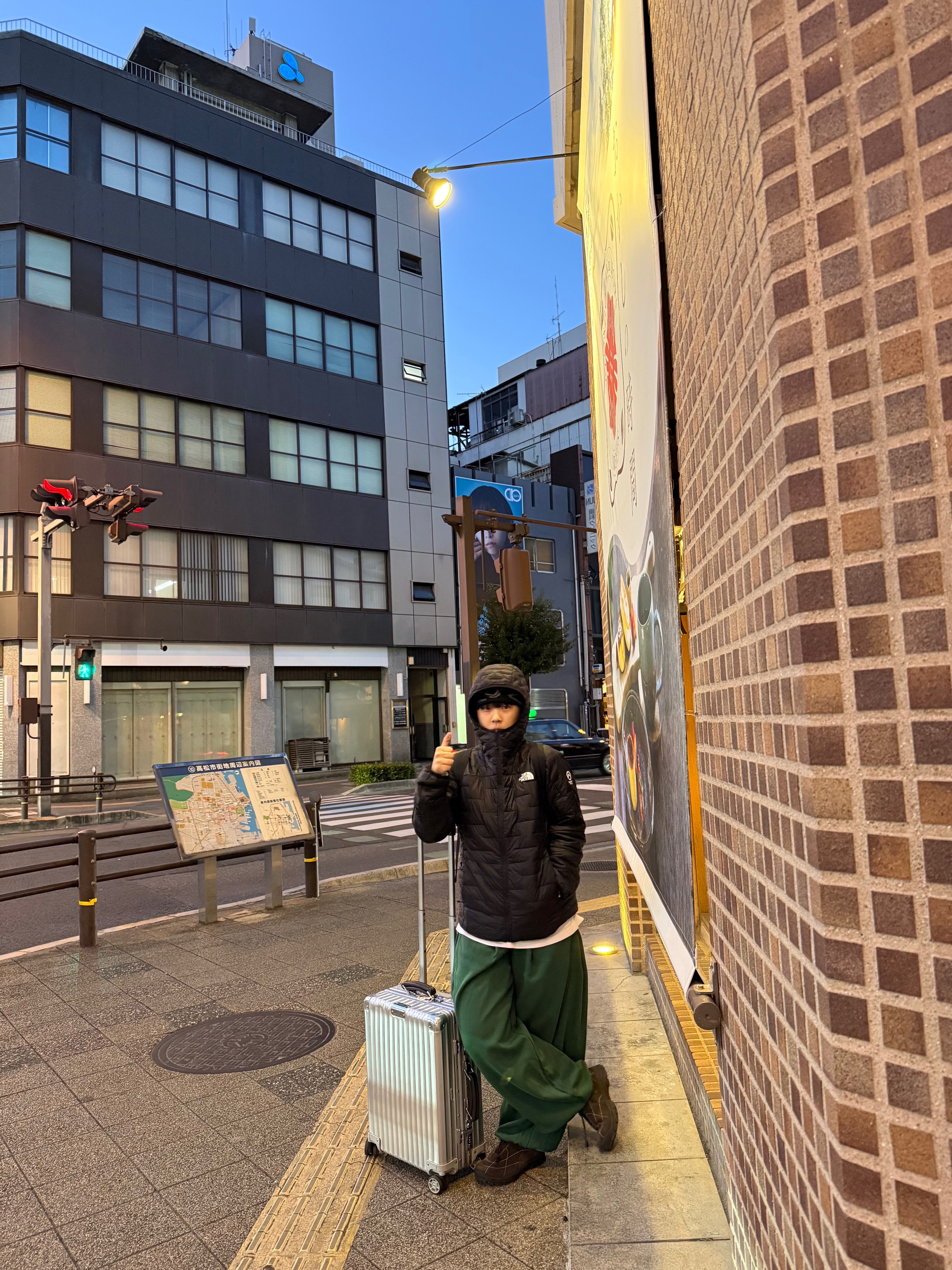 (W) The North Face Summit Heatline Jacket Black 착용 스타일