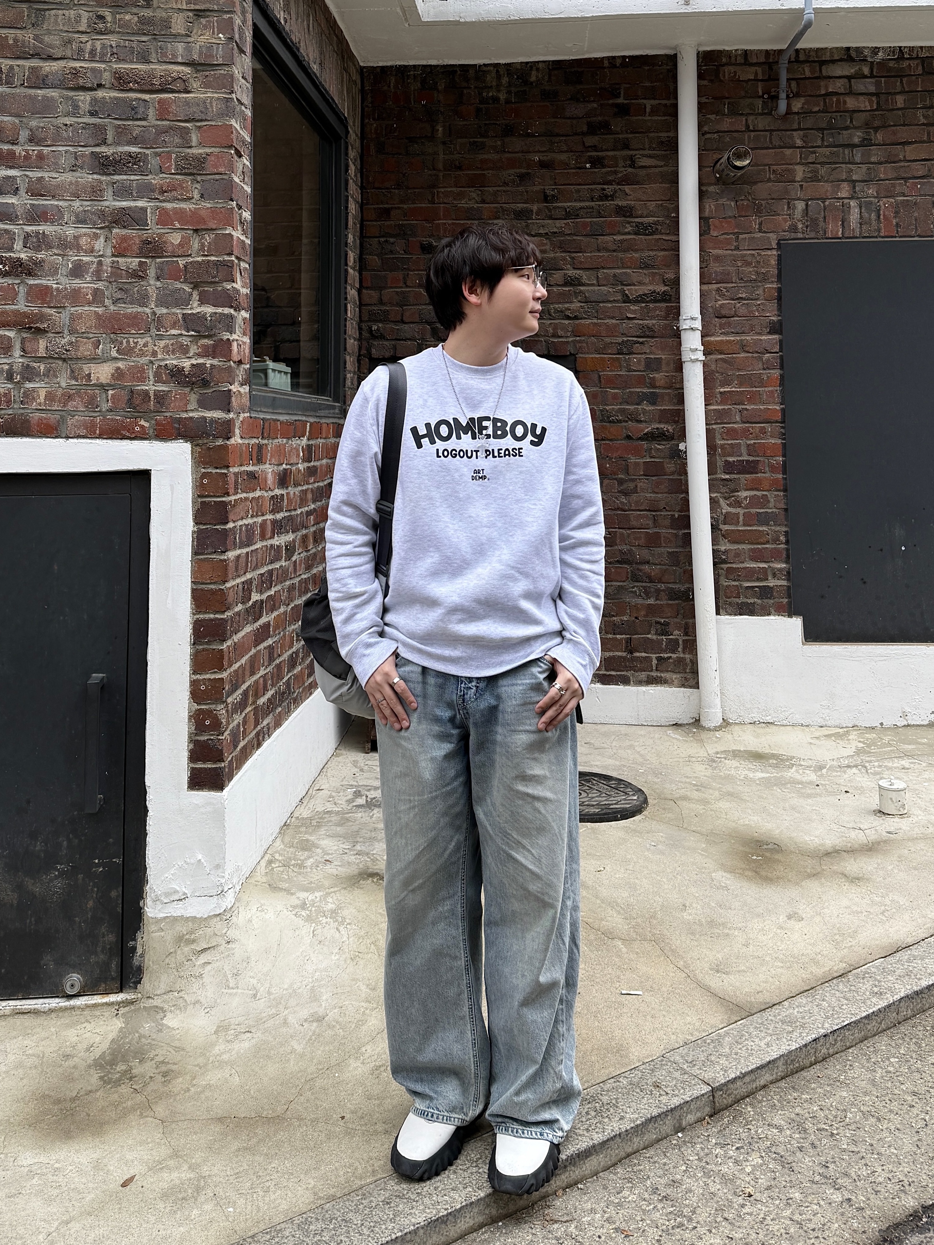 Gentle Monster Alio X 01 Black, Oakley Factory Team x Brain Dead Ostrich Chop Saw Mule White 착용 스타일 - 2