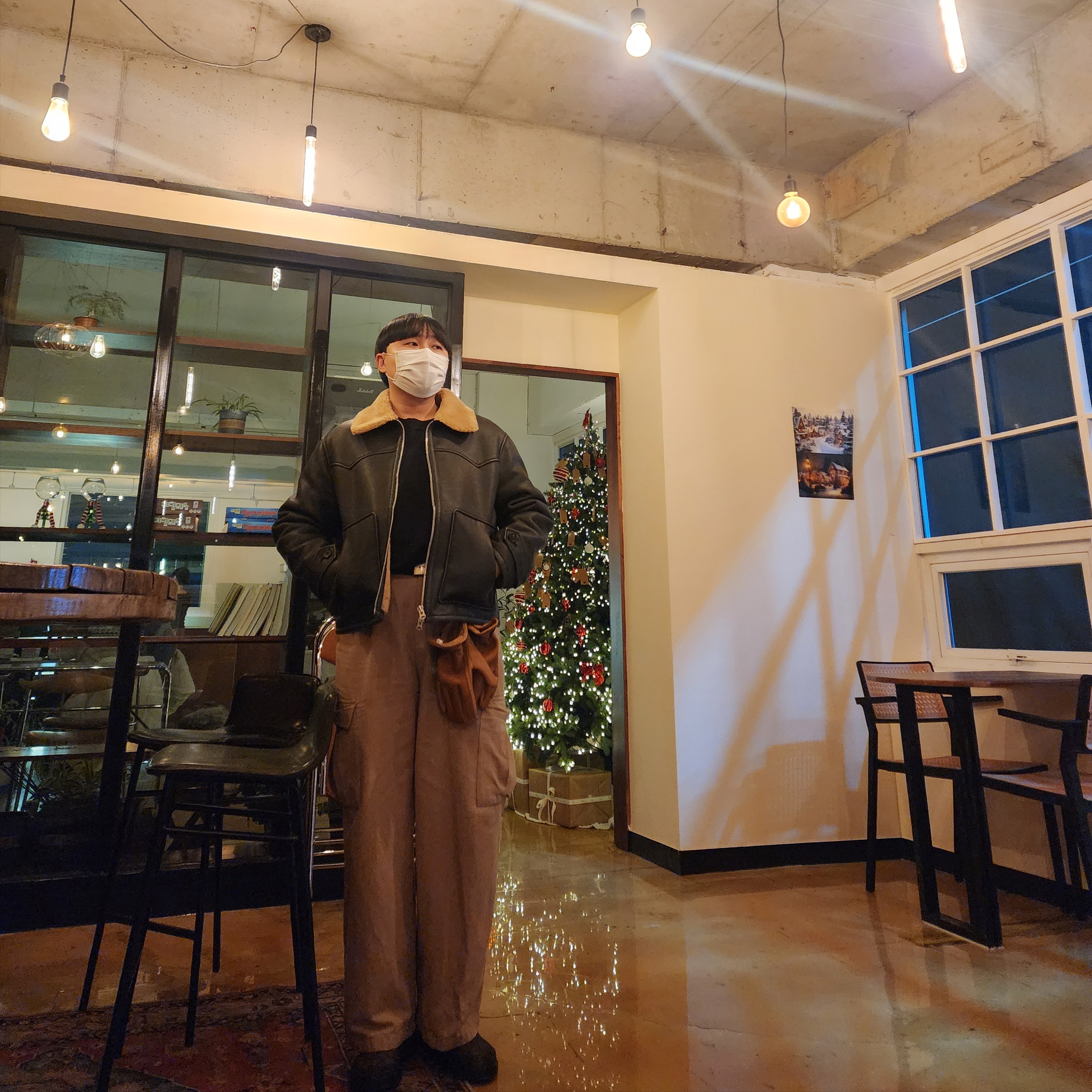 BLUNDSTONE Classics 585 Chelsea Boots Rustic Brown, Carhartt WIP Clip Belt Chrome Black 착용 스타일 - 5